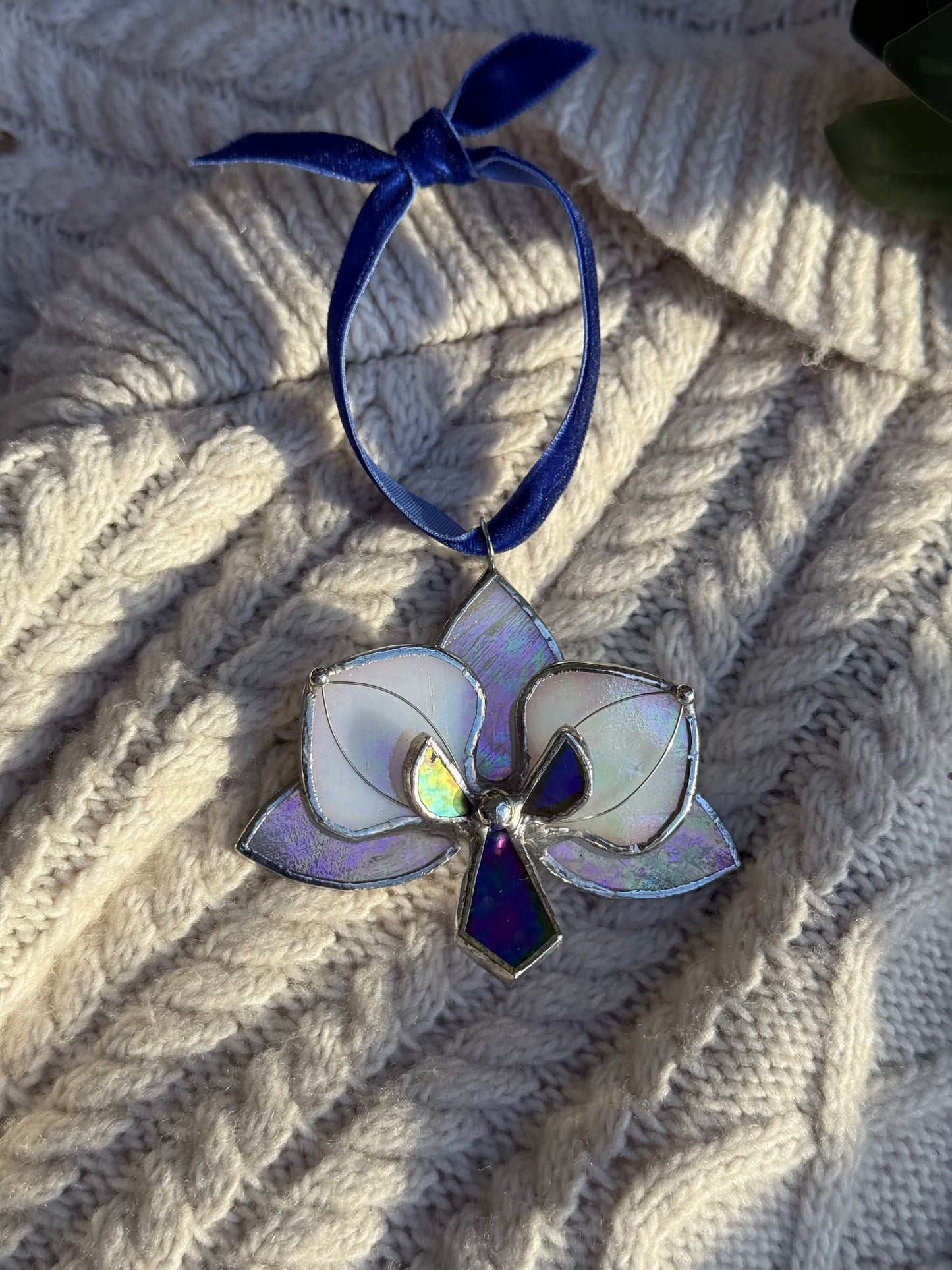" . Orchid flower White pearl irid, Stained glass Decorative ORNAMENT, Christmas decoration, Suncatcher
