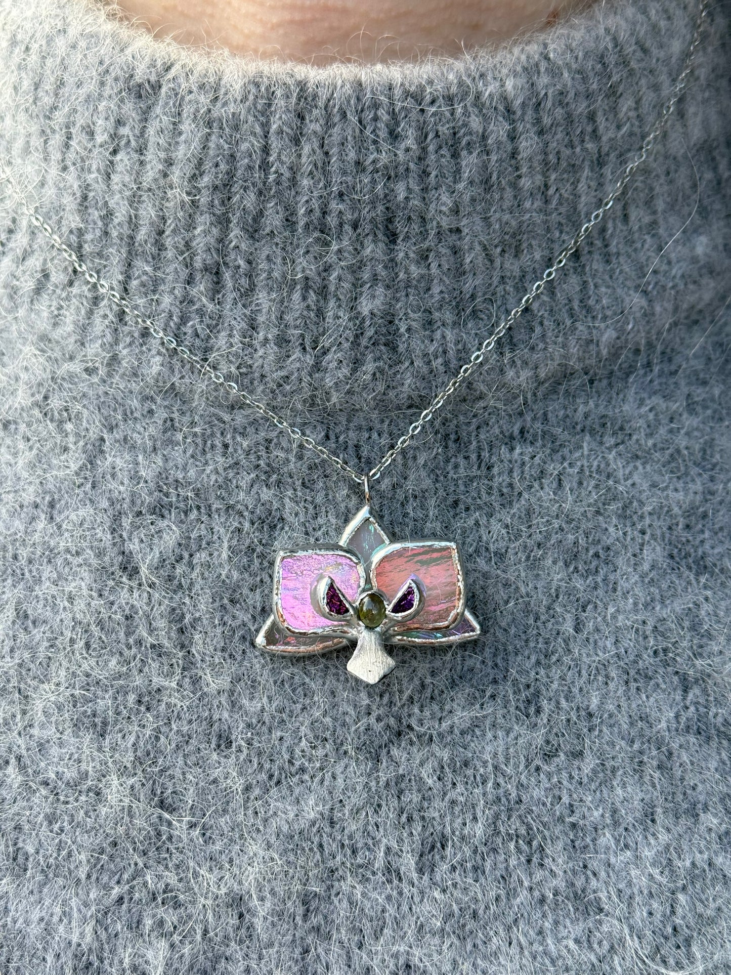 " . Necklace Orchid White Pearl with Chrysoberyl Cat’s Eye” Stained glass tropical flower 3D, art jewelry