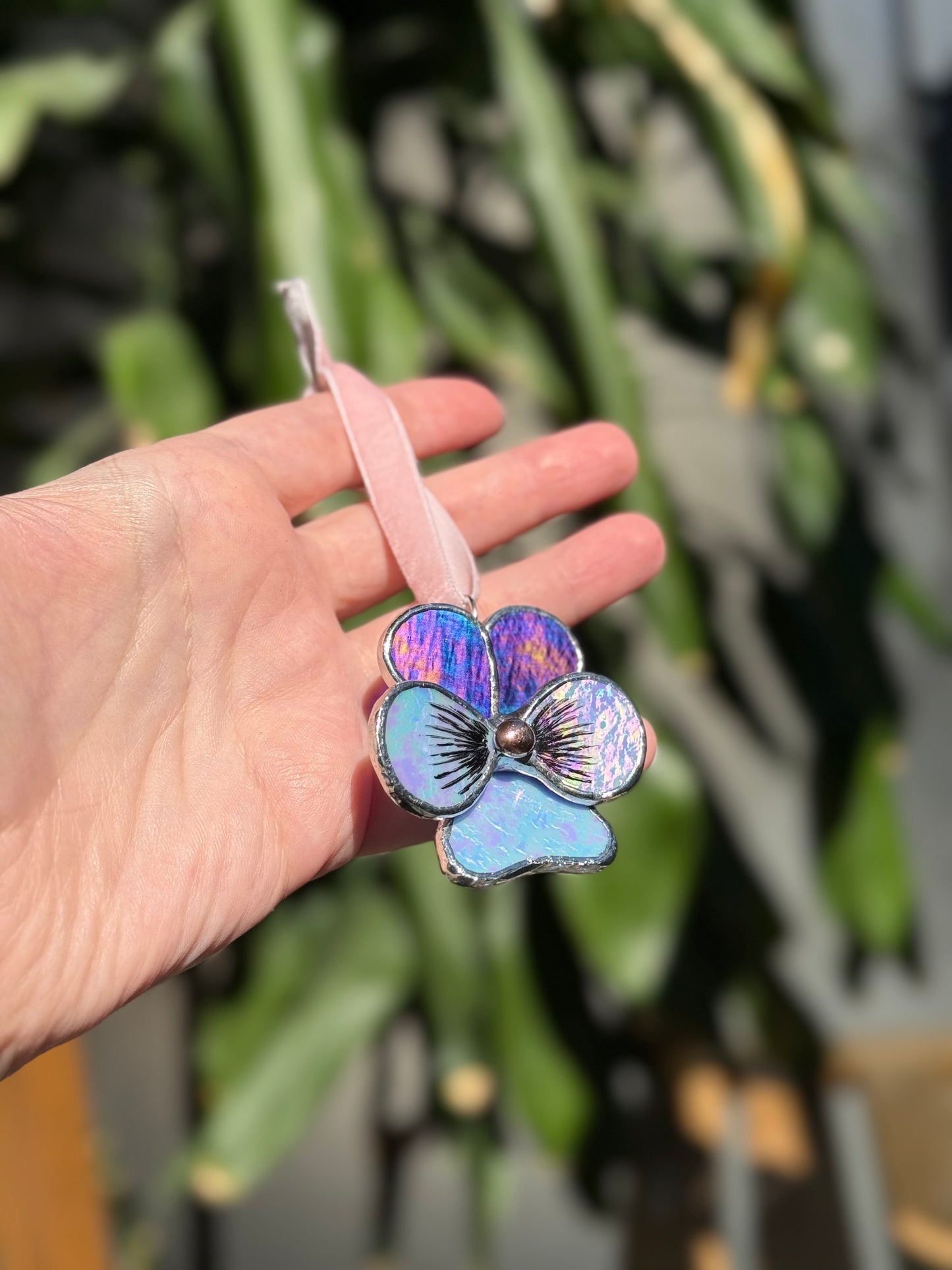 " . Pansy flower Indigo & light blue irid , Stained glass Decorative ORNAMENT, Christmas decoration, Suncatcher