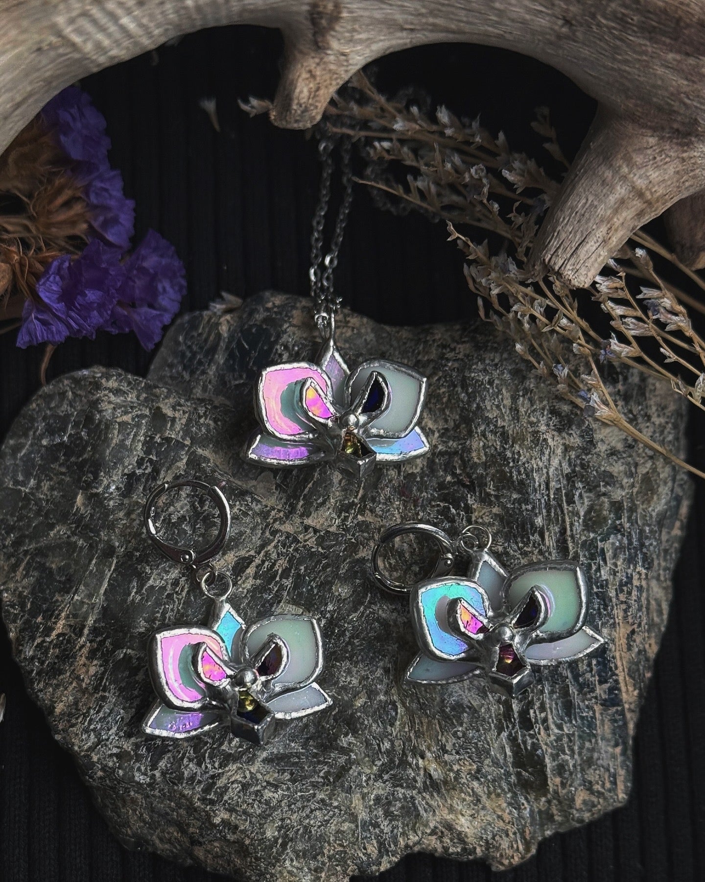 " . Earrings Orchid White Pearl iridescent ” Stained glass tropical flower 3D, art jewelry necklace ring