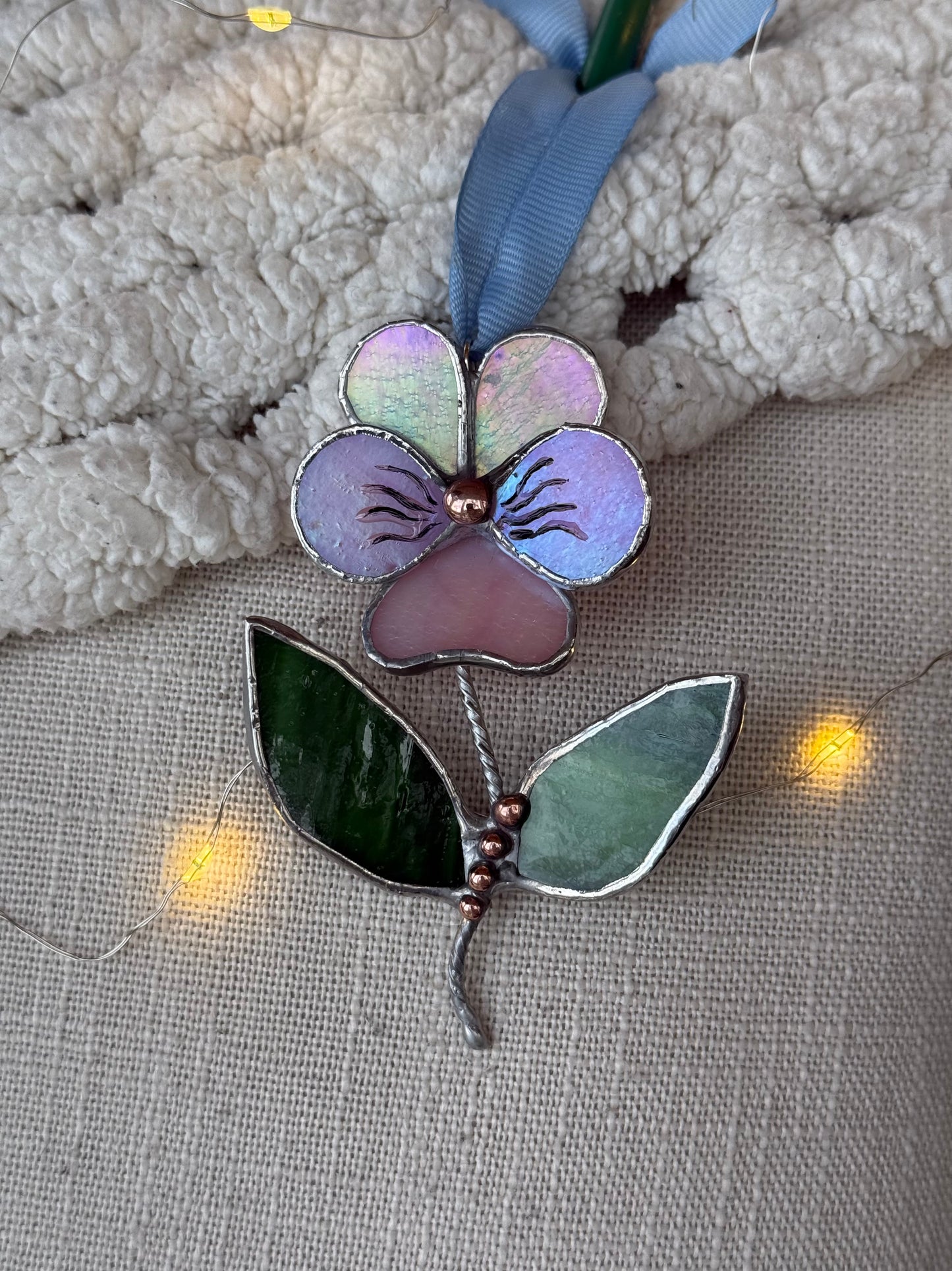 " . Pansy flower with leaves Lavender irid & pink irid , Stained glass Decorative ORNAMENT, Christmas decoration, Suncatcher