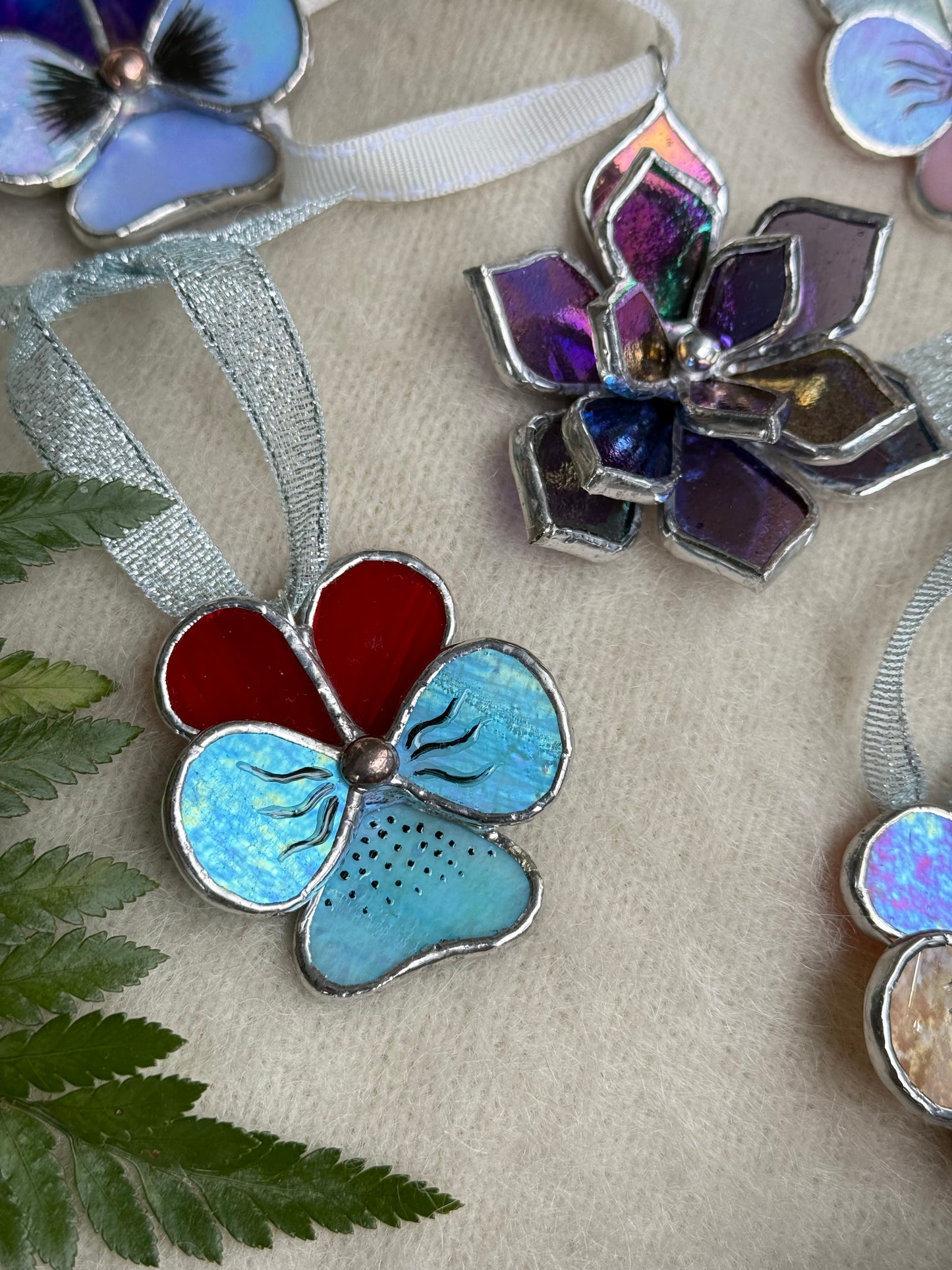 " . Pansy flower Ruby red & Teal irid , Stained glass Decorative ORNAMENT, Christmas decoration, Suncatcher new