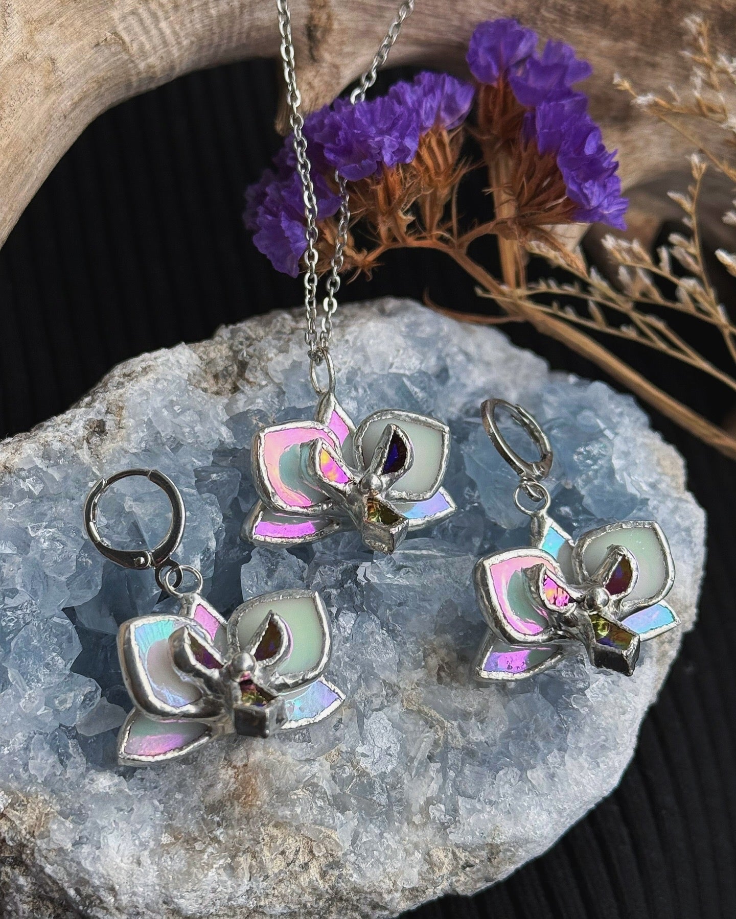 " . Earrings Orchid White Pearl iridescent ” Stained glass tropical flower 3D, art jewelry necklace ring