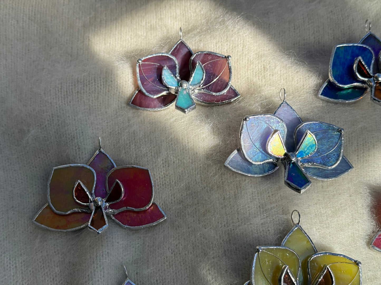" . Orchid flower Purple with veins , Stained glass Decorative ORNAMENT, Christmas decoration, Suncatcher
