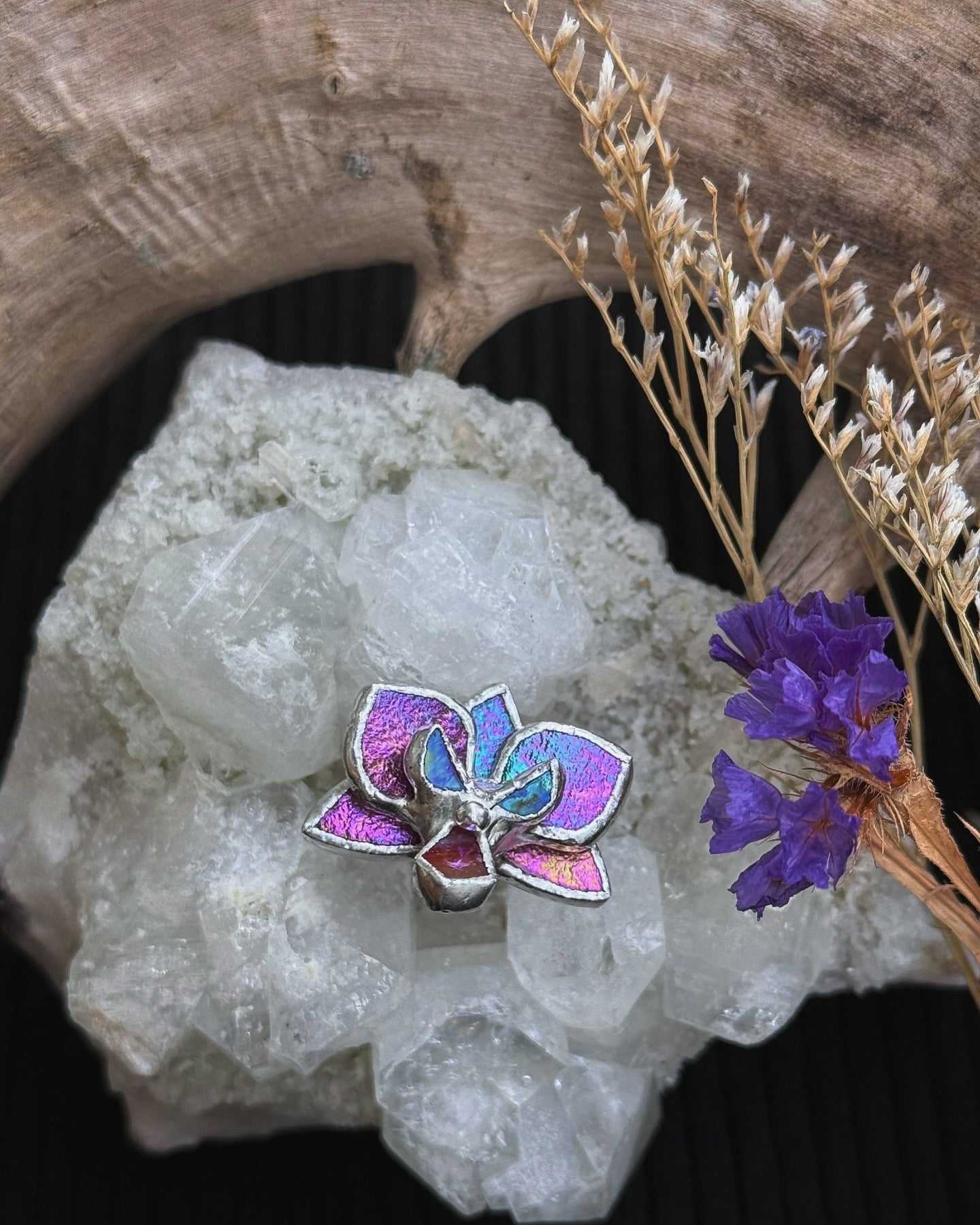 " . Ring Mauve iridescent Orchid” Stained glass tropical flower 3D, art jewelry