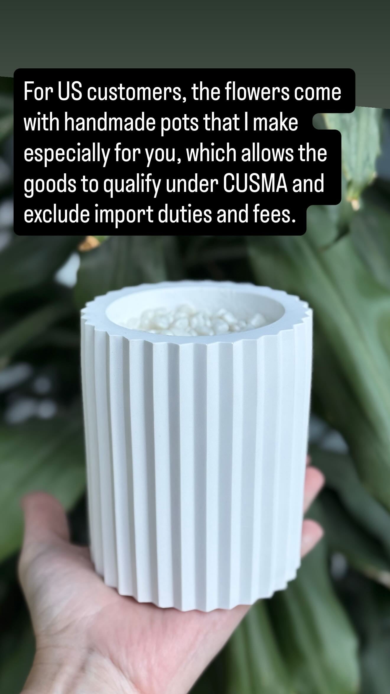 " . Amethyst blue lavender Hydrangea bunch iridescent in the pot”, Stained glass tropical flower 3D, Sun catcher, Table plant, Garden stick, Outdoor and gardening decor