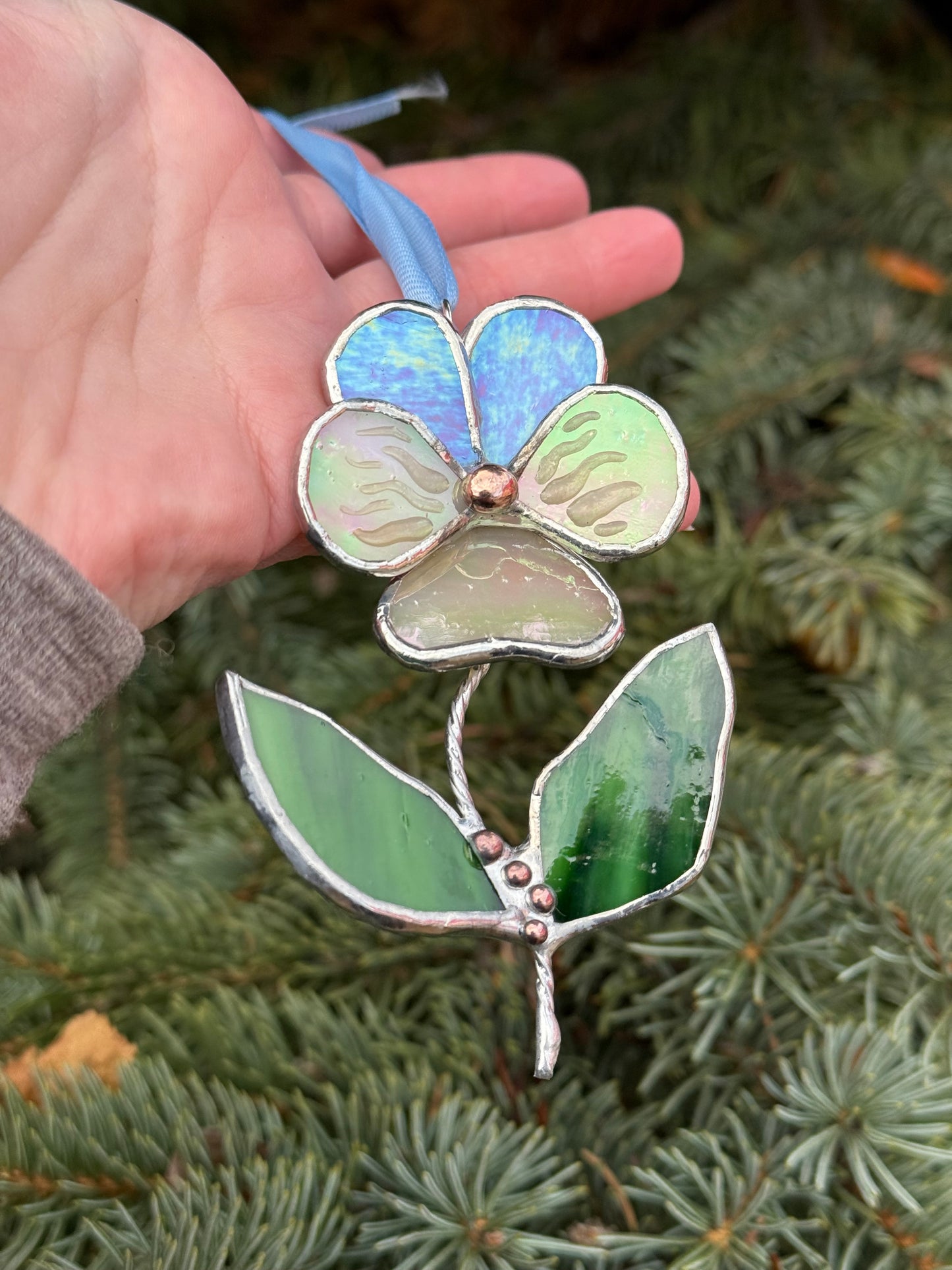 " . Pansy flower with leaves lavender & beige irid , Stained glass Decorative ORNAMENT, Christmas decoration, Suncatcher