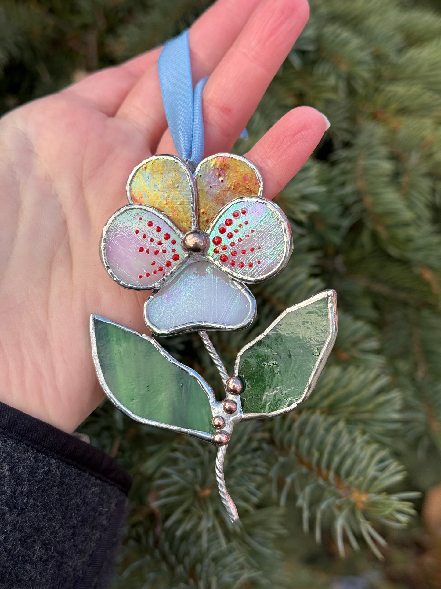 " . Pansy flower with leaves Red & white irid , Stained glass Decorative ORNAMENT, Christmas decoration, Suncatcher