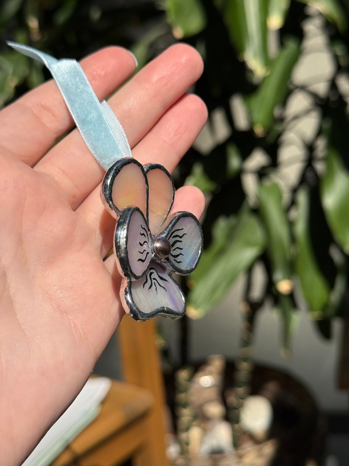 " . Pansy flower Beige & Lavender irid, Stained glass Decorative ORNAMENT, Christmas decoration, Suncatcher