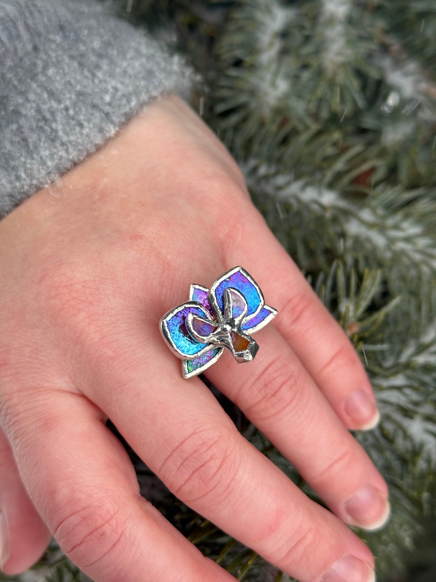 " . Ring Mauve iridescent Orchid” Stained glass tropical flower 3D, art jewelry