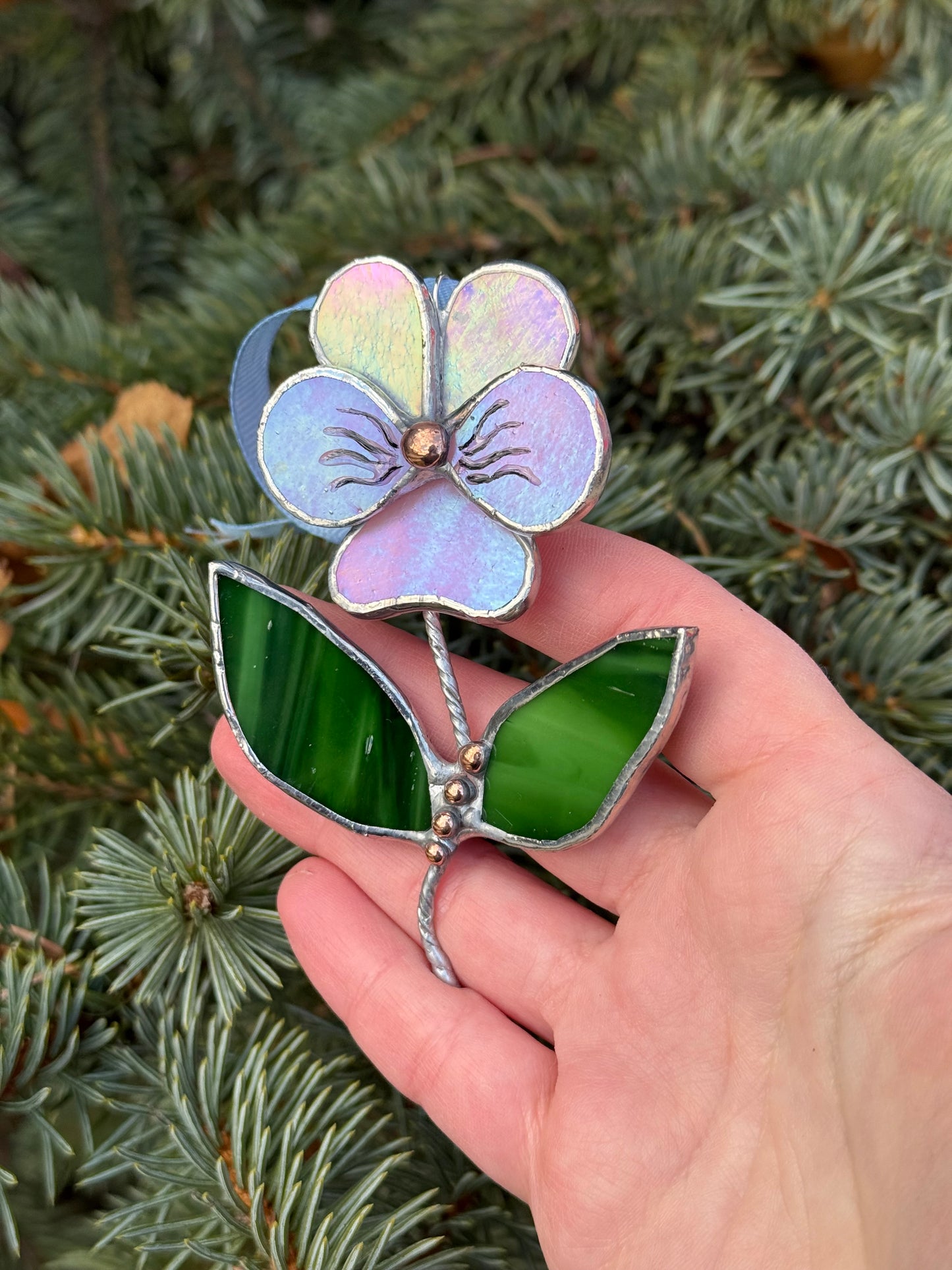" . Pansy flower with leaves Lavender irid & pink irid , Stained glass Decorative ORNAMENT, Christmas decoration, Suncatcher