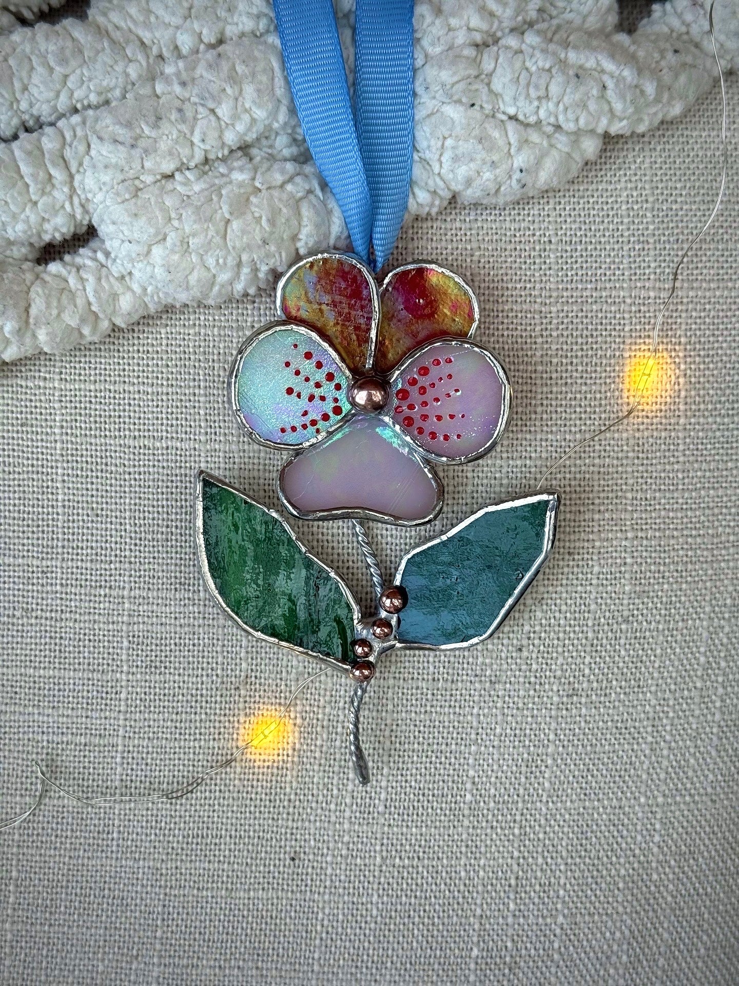 " . Pansy flower with leaves Red & white irid , Stained glass Decorative ORNAMENT, Christmas decoration, Suncatcher