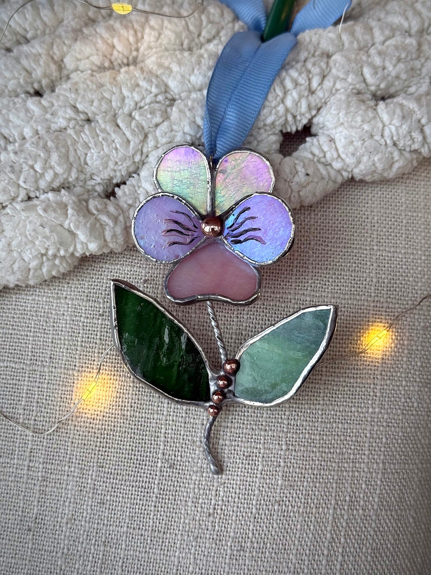 " . Pansy flower with leaves Lavender irid & pink irid , Stained glass Decorative ORNAMENT, Christmas decoration, Suncatcher