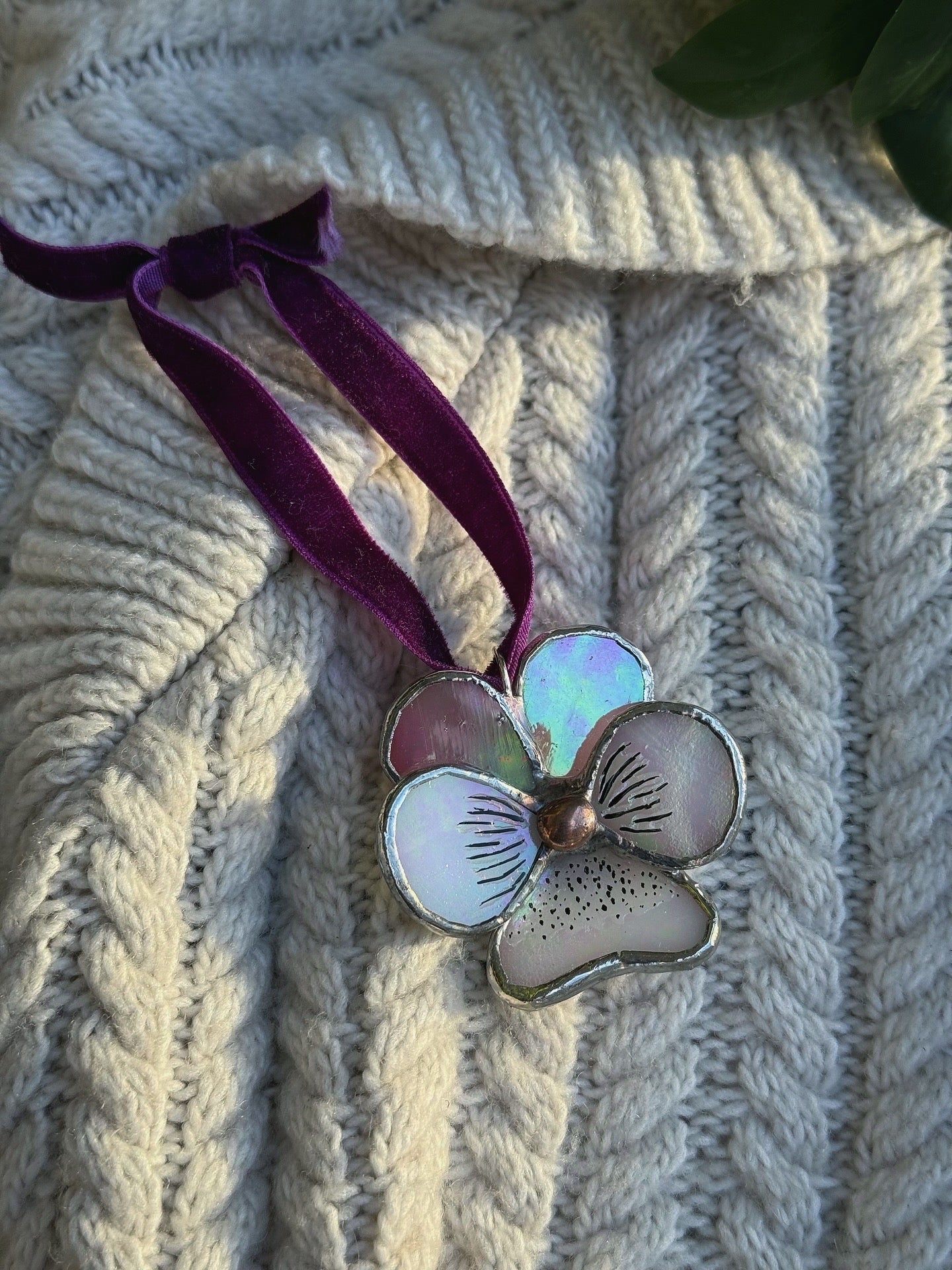 " . Pansy flower Pink & white irid, Stained glass Decorative ORNAMENT, Christmas decoration, Suncatcher