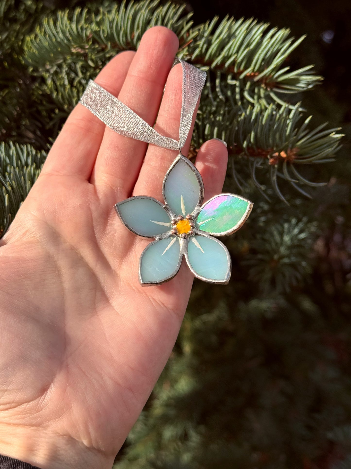 " . Forget me not flower Light blue lumi , Stained glass Decorative ORNAMENT, Christmas decoration, Suncatcher