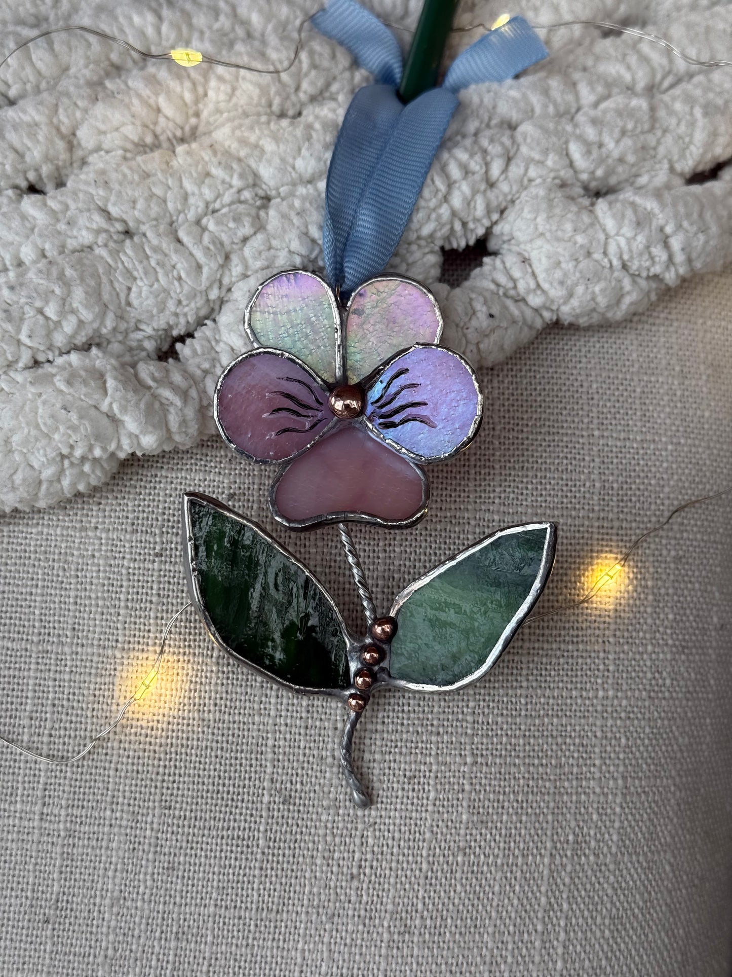 " . Pansy flower with leaves Lavender irid & pink irid , Stained glass Decorative ORNAMENT, Christmas decoration, Suncatcher