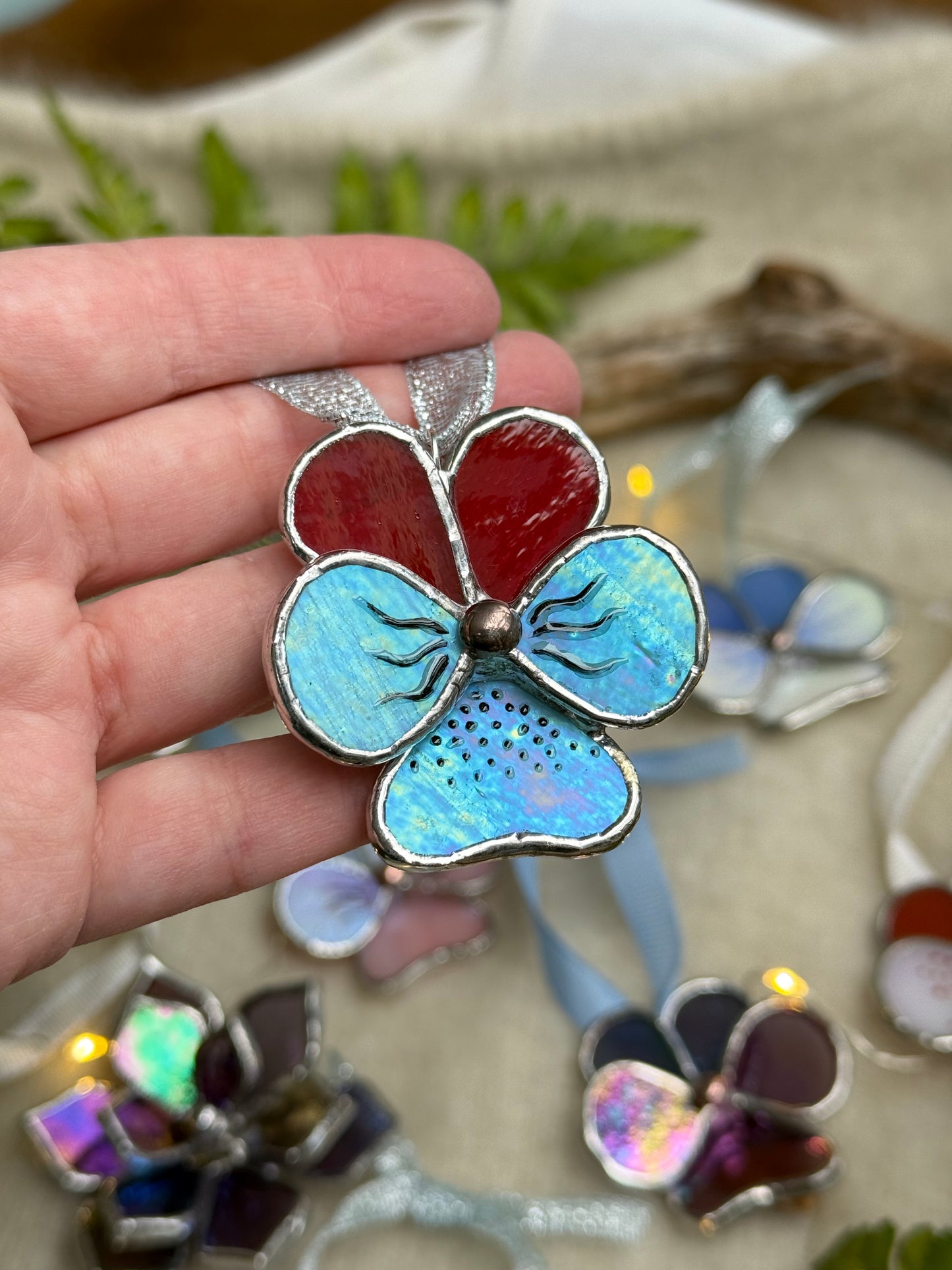 " . Pansy flower Ruby red & Teal irid , Stained glass Decorative ORNAMENT, Christmas decoration, Suncatcher new