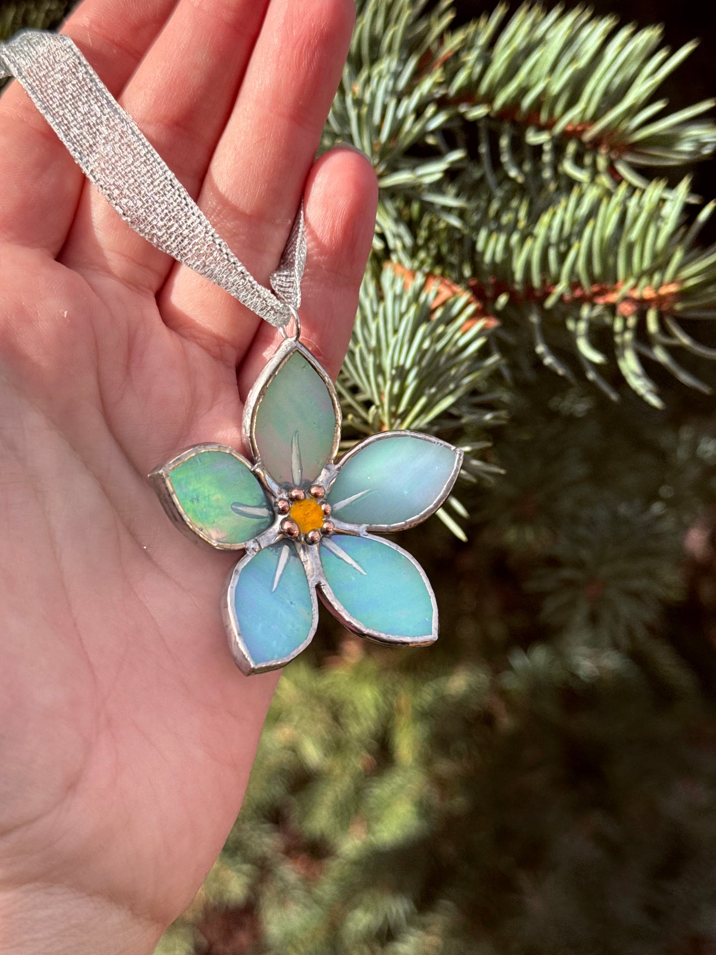 " . Forget me not flower Light blue lumi , Stained glass Decorative ORNAMENT, Christmas decoration, Suncatcher