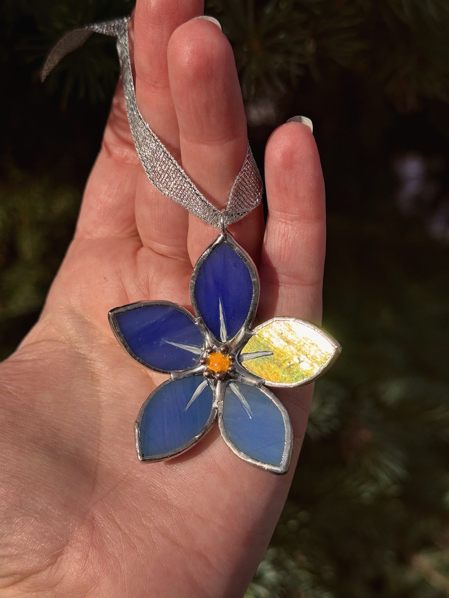 " . Forget me not flower Blue irid , Stained glass Decorative ORNAMENT, Christmas decoration, Suncatcher