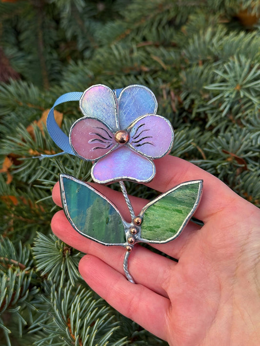 " . Pansy flower with leaves Lavender irid & pink irid , Stained glass Decorative ORNAMENT, Christmas decoration, Suncatcher
