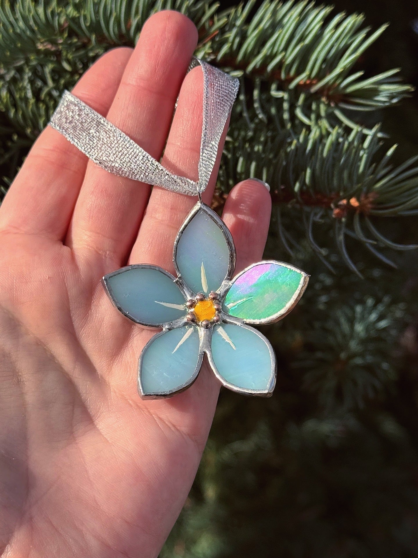 " . Forget me not flower Light blue lumi , Stained glass Decorative ORNAMENT, Christmas decoration, Suncatcher