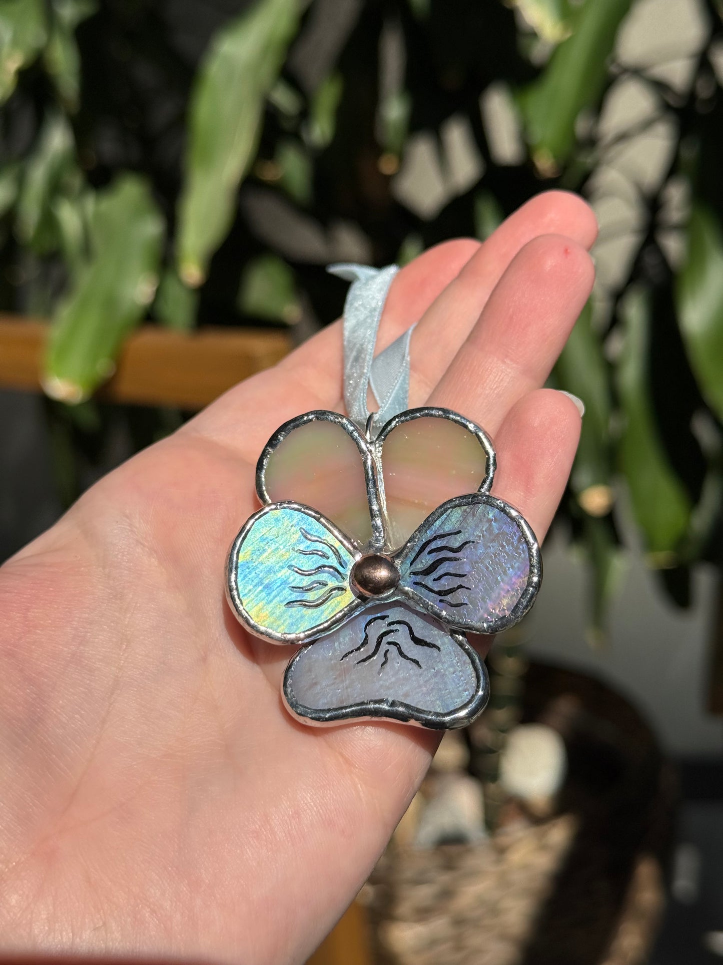 " . Pansy flower Beige & Lavender irid, Stained glass Decorative ORNAMENT, Christmas decoration, Suncatcher