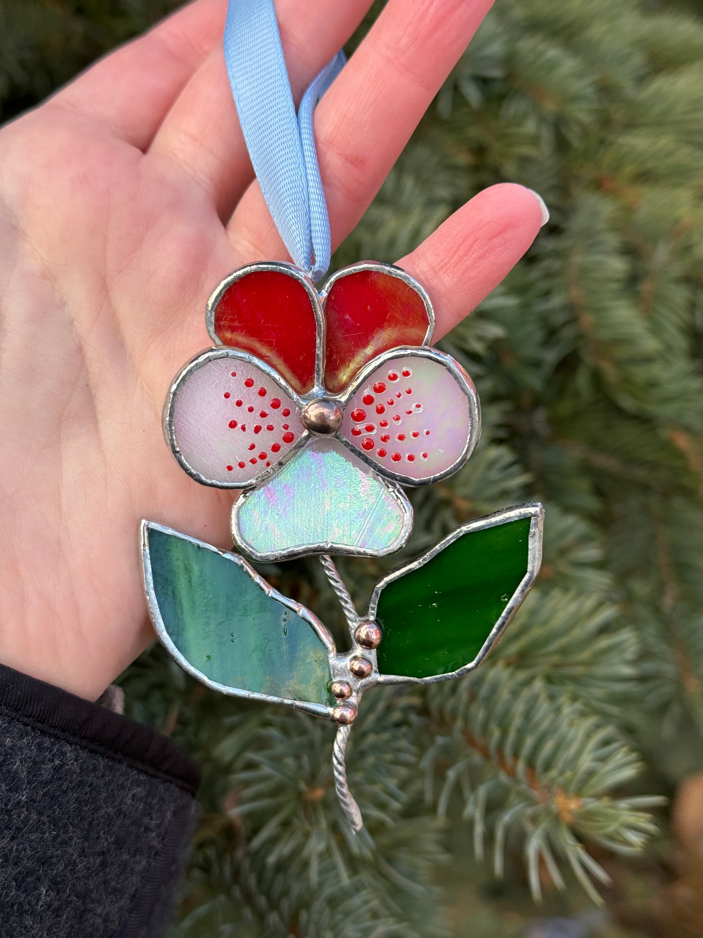 " . Pansy flower with leaves Red & white irid , Stained glass Decorative ORNAMENT, Christmas decoration, Suncatcher