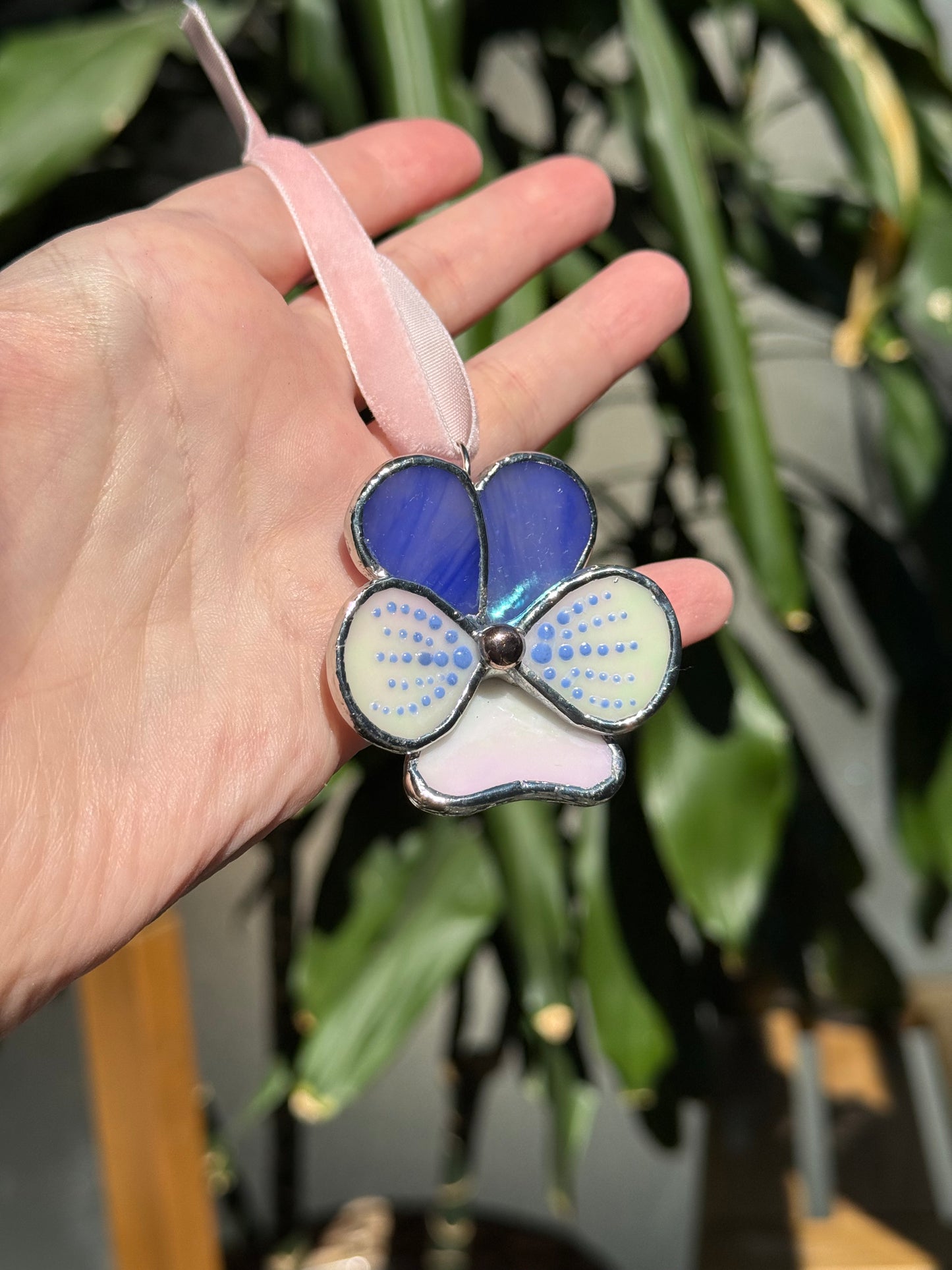 " . Pansy flower Blue & White irid with pattern, Stained glass Decorative ORNAMENT, Christmas decoration, Suncatcher