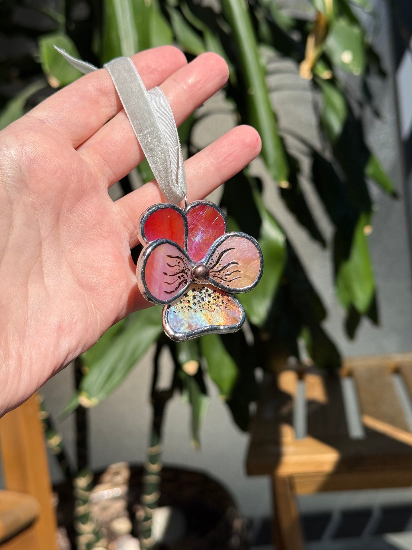 " . Pansy flower Berry red & peach irid , Stained glass Decorative ORNAMENT, Christmas decoration, Suncatcher