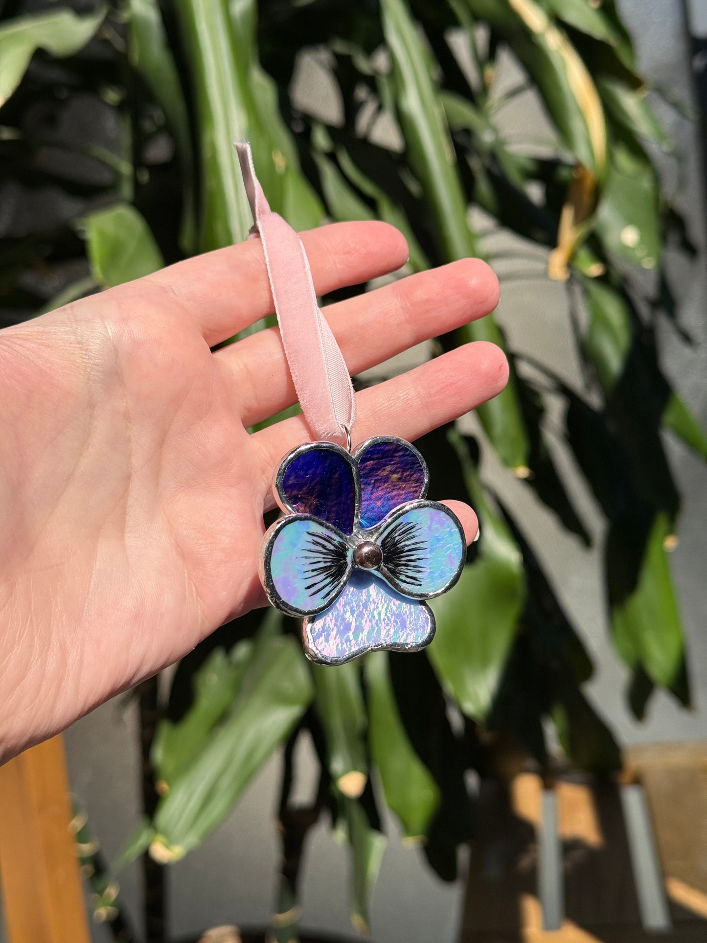" . Pansy flower Indigo & light blue irid , Stained glass Decorative ORNAMENT, Christmas decoration, Suncatcher