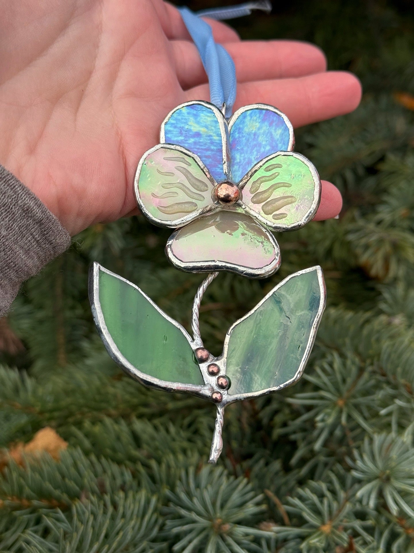 " . Pansy flower with leaves lavender & beige irid , Stained glass Decorative ORNAMENT, Christmas decoration, Suncatcher