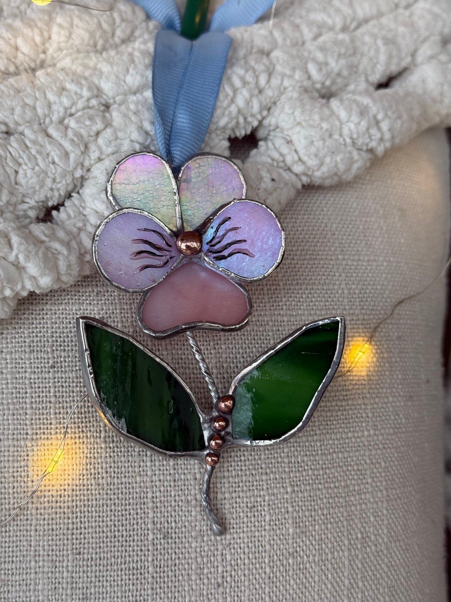 " . Pansy flower with leaves Lavender irid & pink irid , Stained glass Decorative ORNAMENT, Christmas decoration, Suncatcher