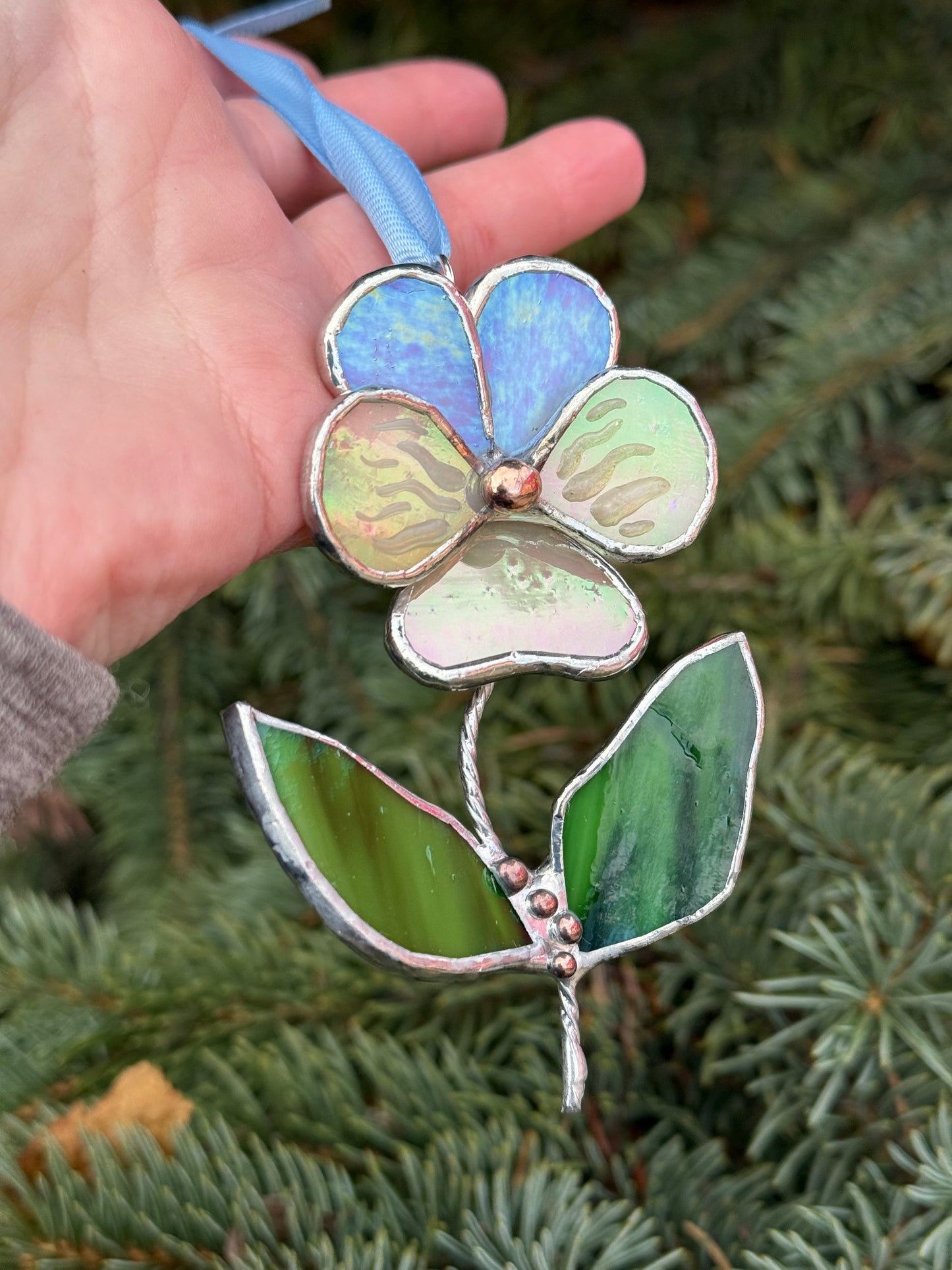 " . Pansy flower with leaves lavender & beige irid , Stained glass Decorative ORNAMENT, Christmas decoration, Suncatcher