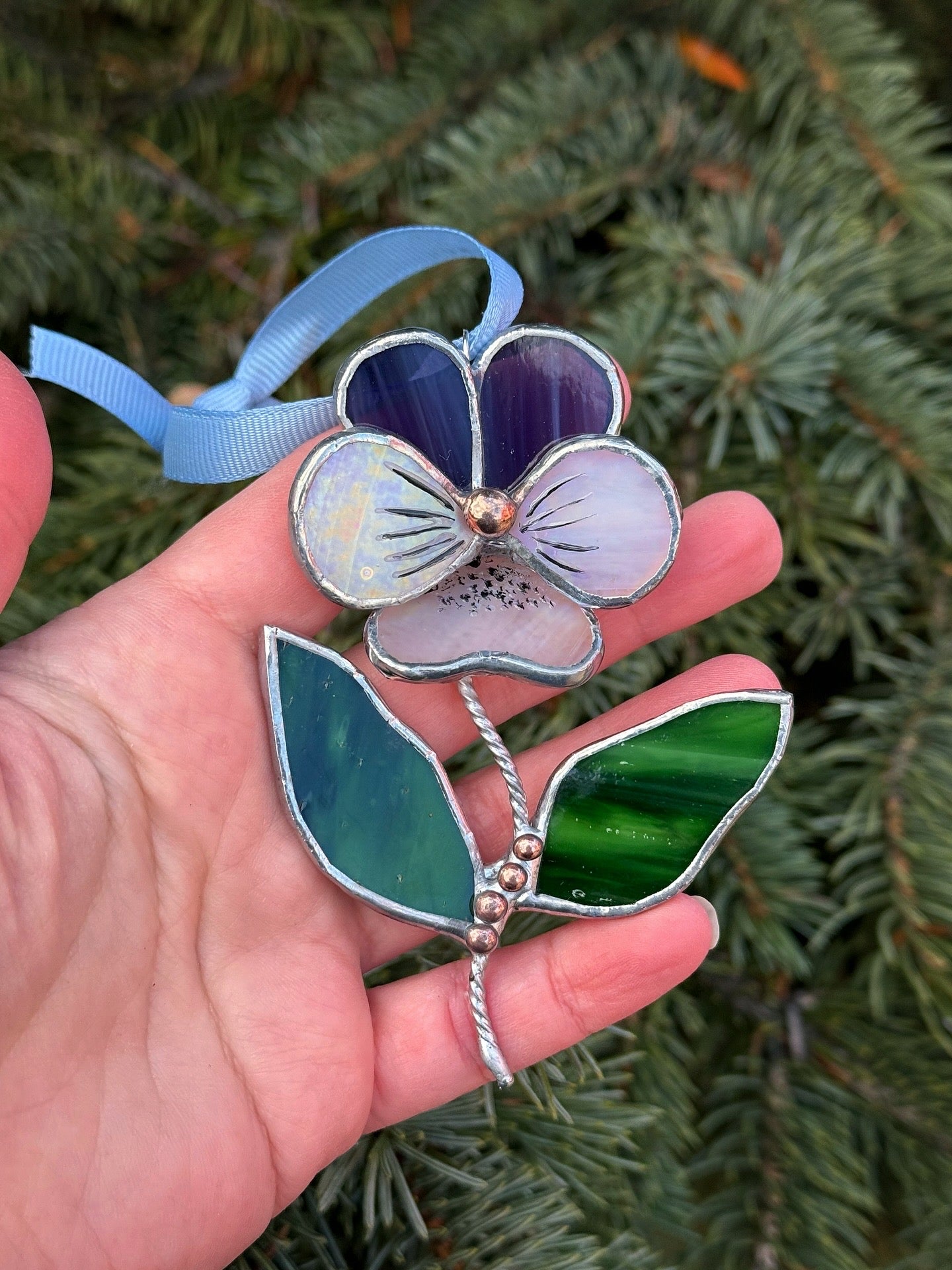 " . Pansy flower with leaves Grape purple & white irid , Stained glass Decorative ORNAMENT, Christmas decoration, Suncatcher