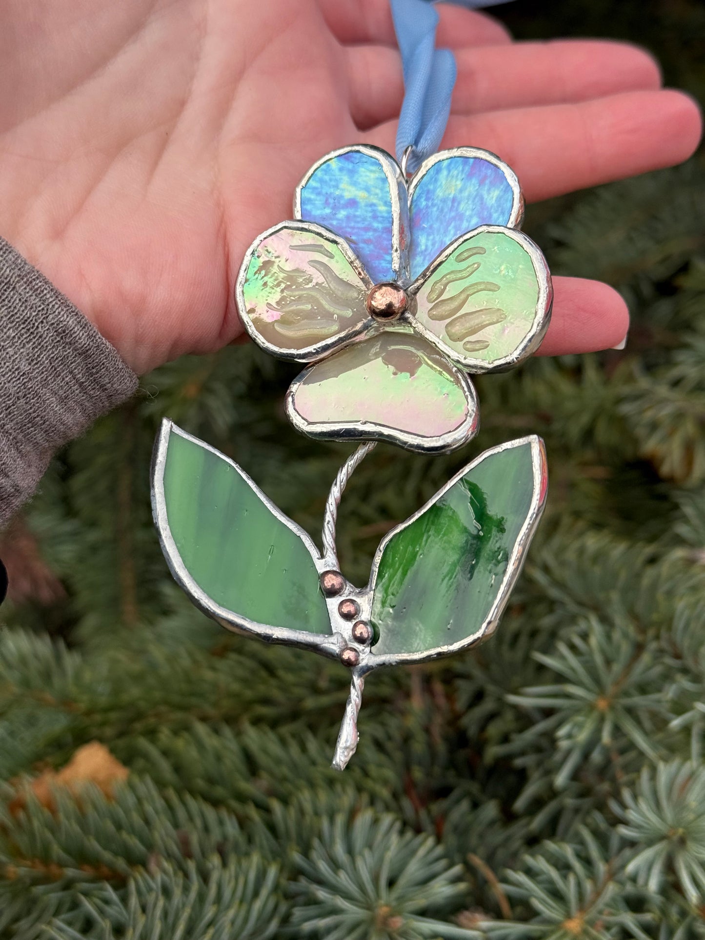 " . Pansy flower with leaves lavender & beige irid , Stained glass Decorative ORNAMENT, Christmas decoration, Suncatcher
