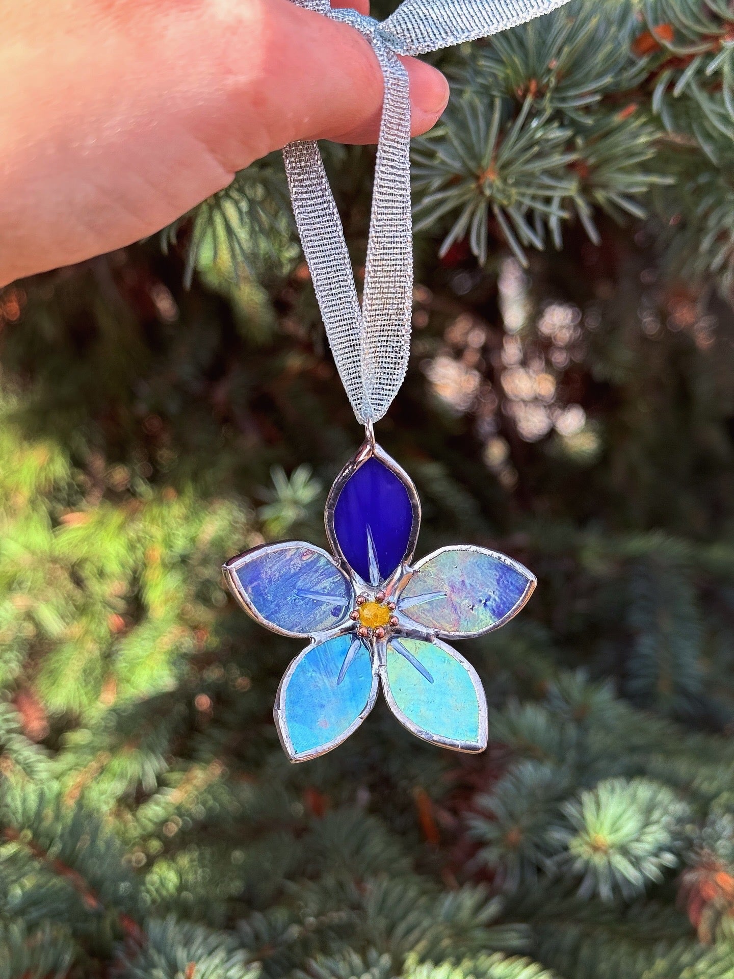 " . Forget me not flower Blue irid , Stained glass Decorative ORNAMENT, Christmas decoration, Suncatcher