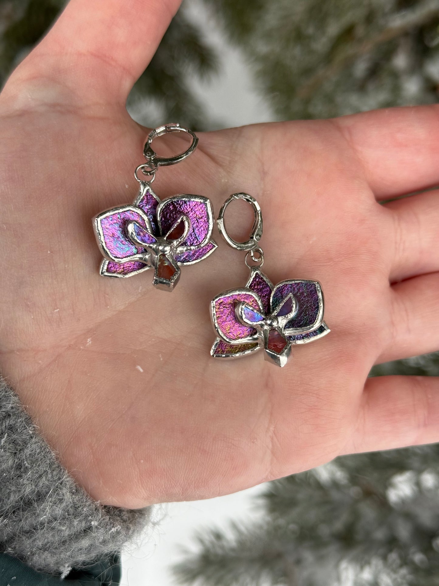 " . Earrings Orchid Mauve iridescent ” Stained glass tropical flower 3D, art jewelry necklace ring