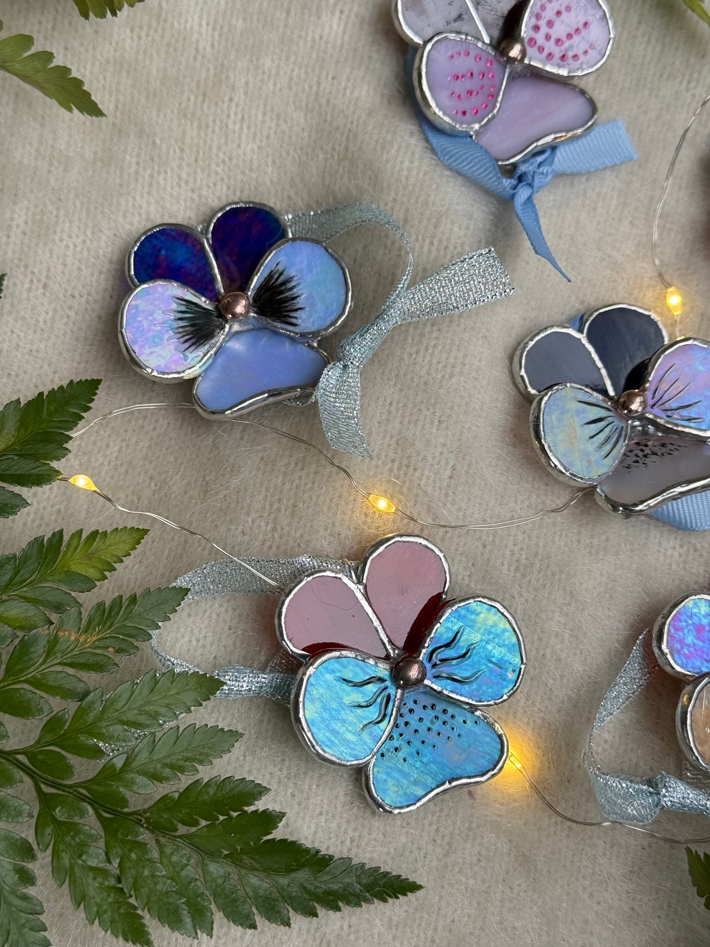 " . Pansy flower Ruby red & Teal irid , Stained glass Decorative ORNAMENT, Christmas decoration, Suncatcher new