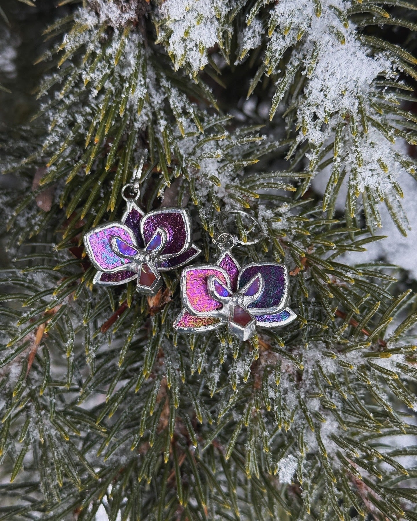 " . Earrings Orchid Mauve iridescent ” Stained glass tropical flower 3D, art jewelry necklace ring