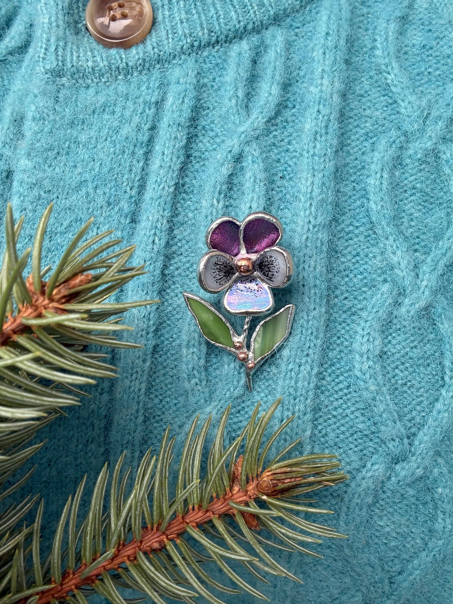 " . Brooch Pansy Flower Mauve irid & pale blue irid” Stained glass tropical flower 3D, art jewelry