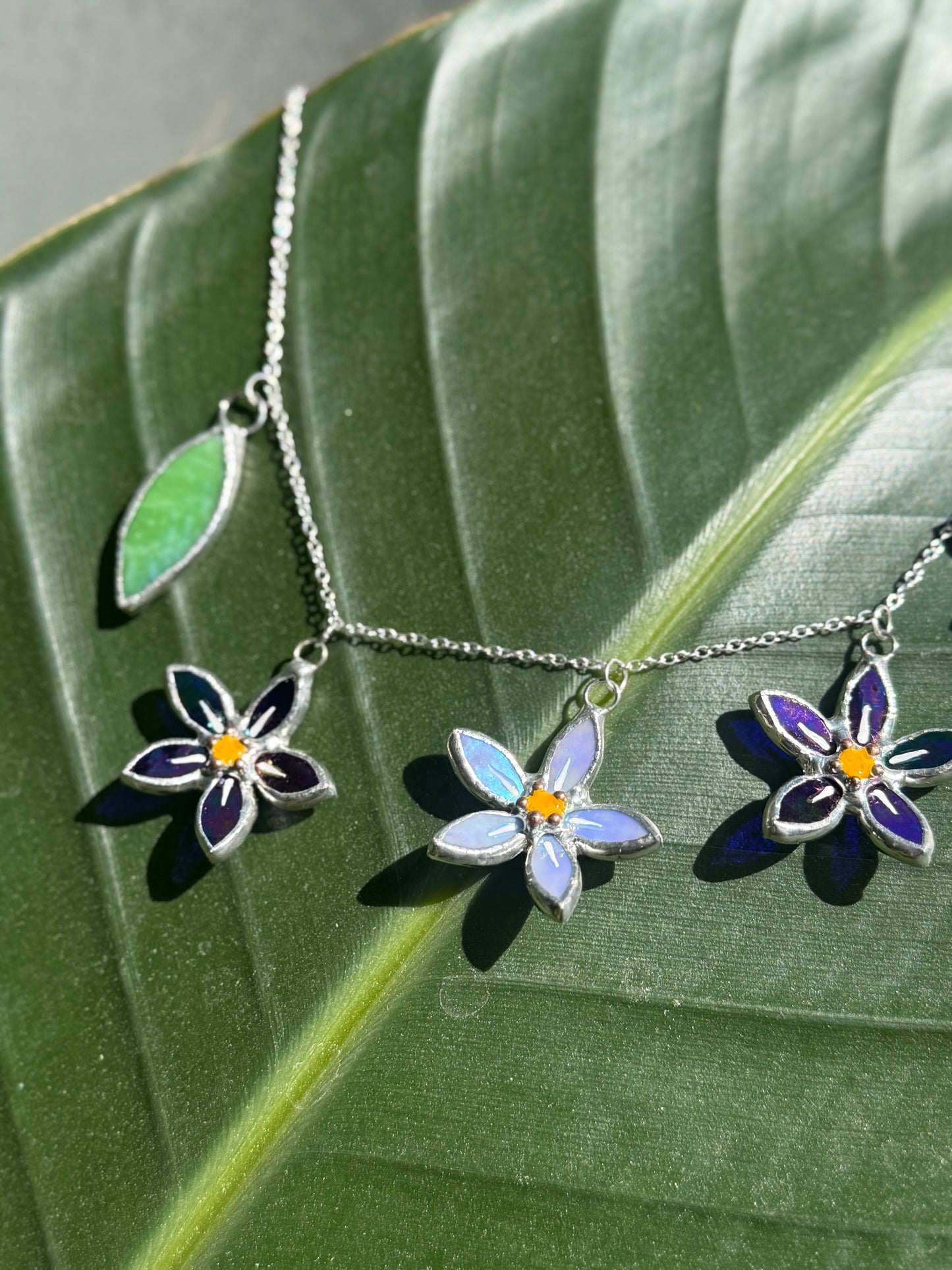 .Beautiful Forget Me Not Stained Glass Necklace 4 flowers, Botanical Art Jewelry new