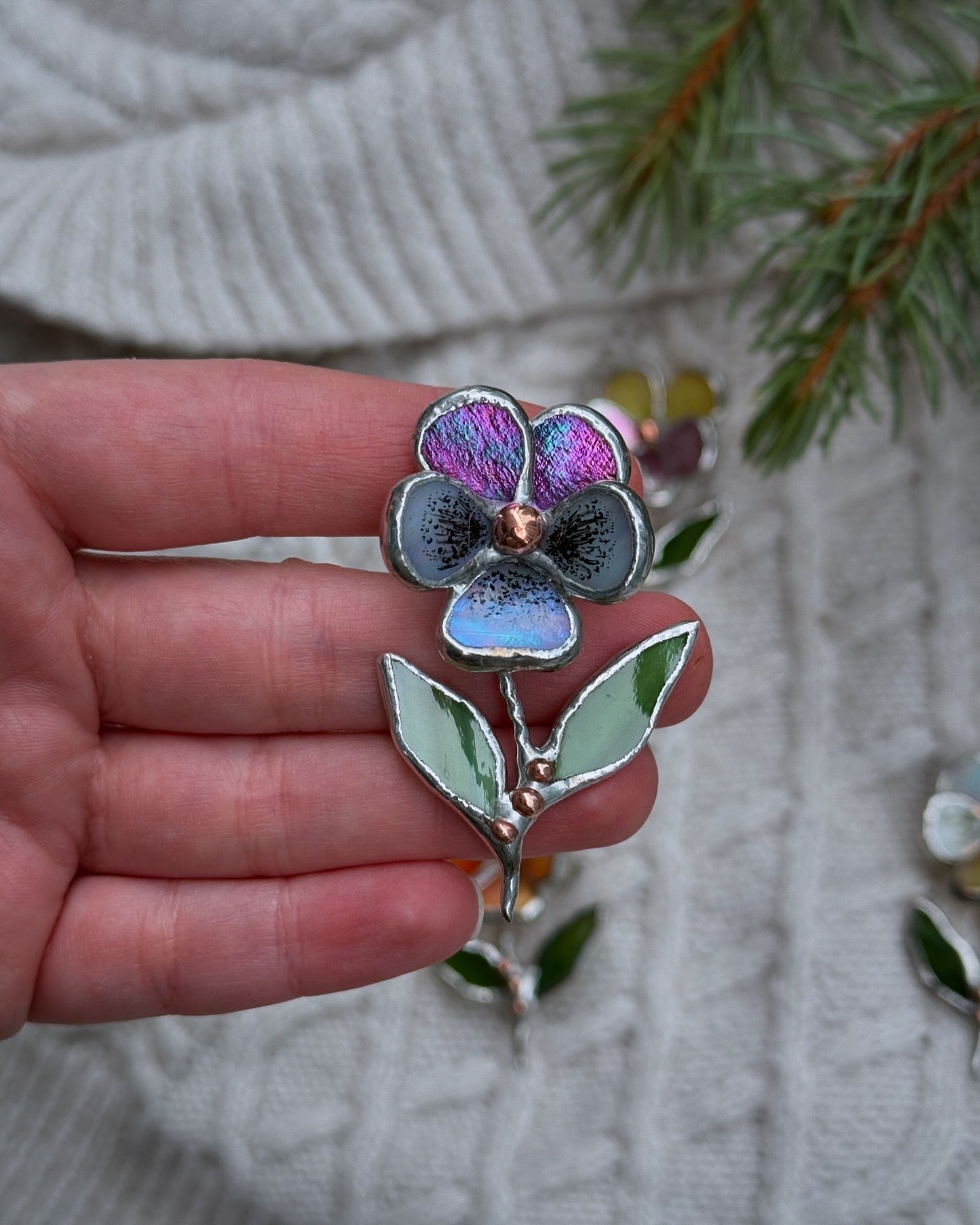 " . Brooch Pansy Flower Mauve irid & pale blue irid” Stained glass tropical flower 3D, art jewelry