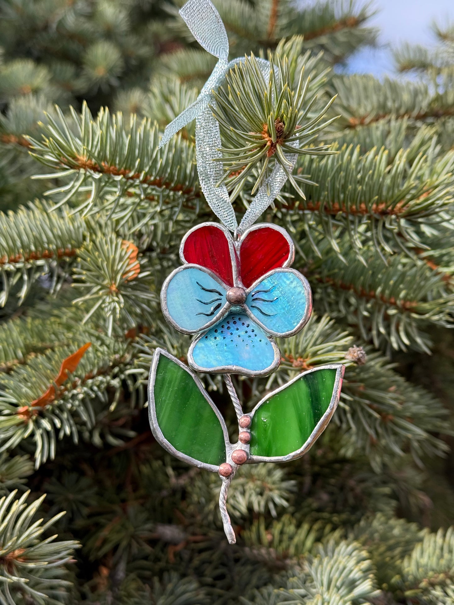 " . Pansy flower with leaves Ruby red & turquoise irid , Stained glass Decorative ORNAMENT, Christmas decoration, Suncatcher