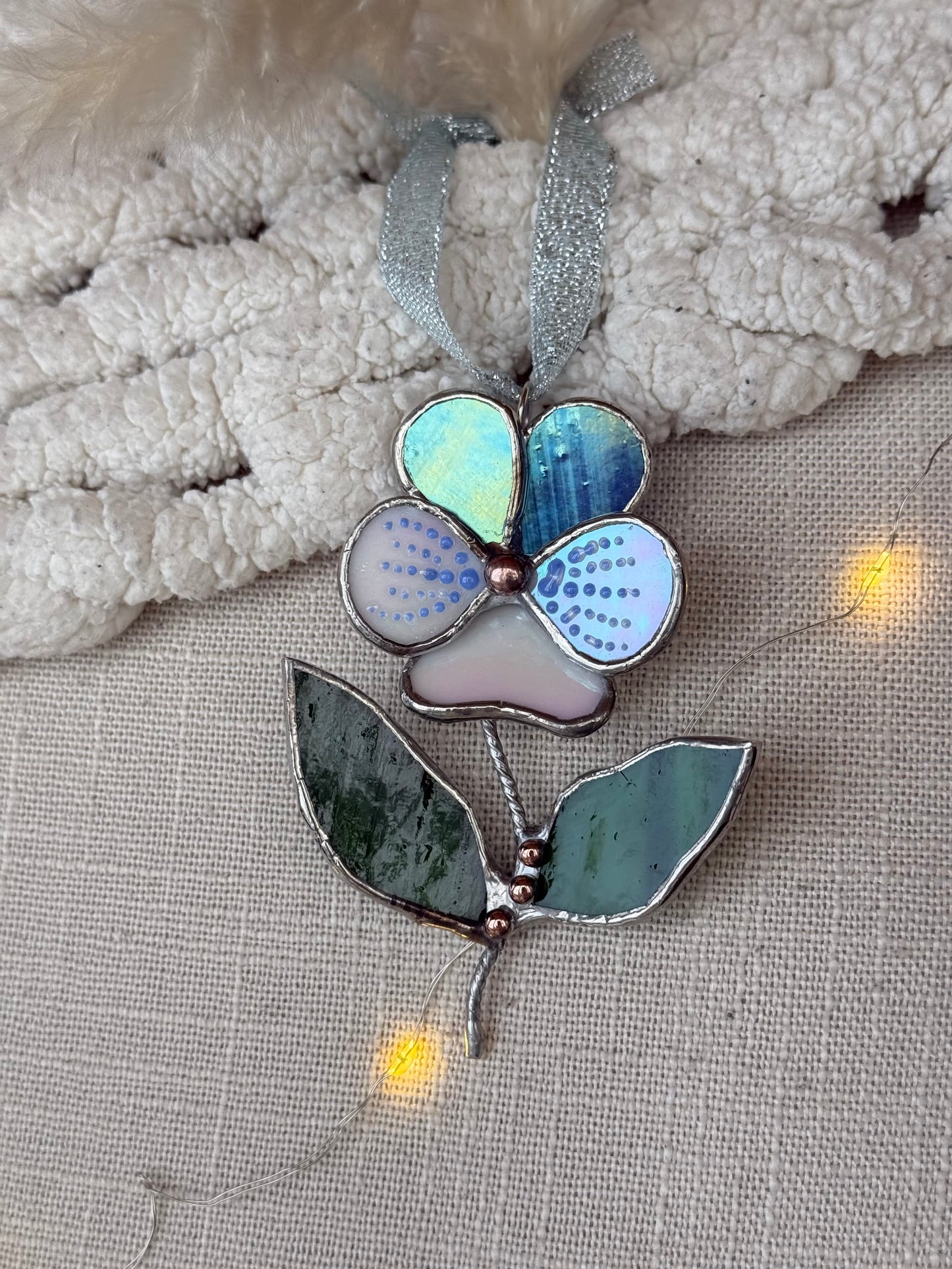" . Pansy flower with leaves Blue irid & white irid , Stained glass Decorative ORNAMENT, Christmas decoration, Suncatcher