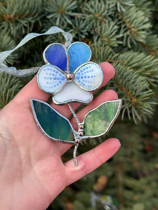 " . Pansy flower with leaves Blue irid & white irid , Stained glass Decorative ORNAMENT, Christmas decoration, Suncatcher