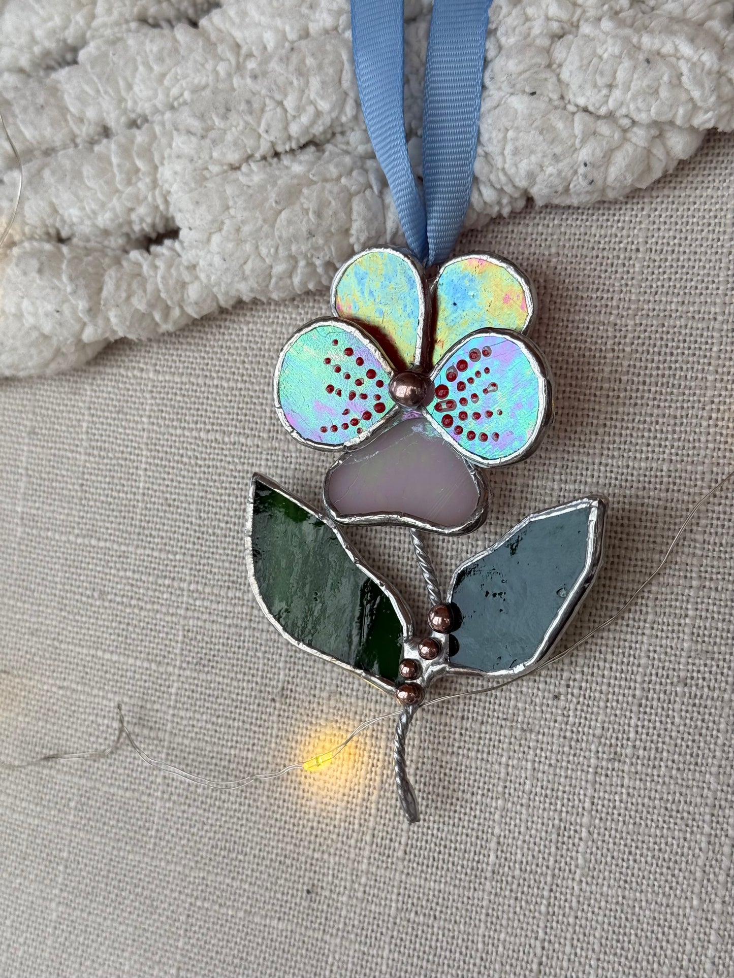 " . Pansy flower with leaves Red & white irid , Stained glass Decorative ORNAMENT, Christmas decoration, Suncatcher