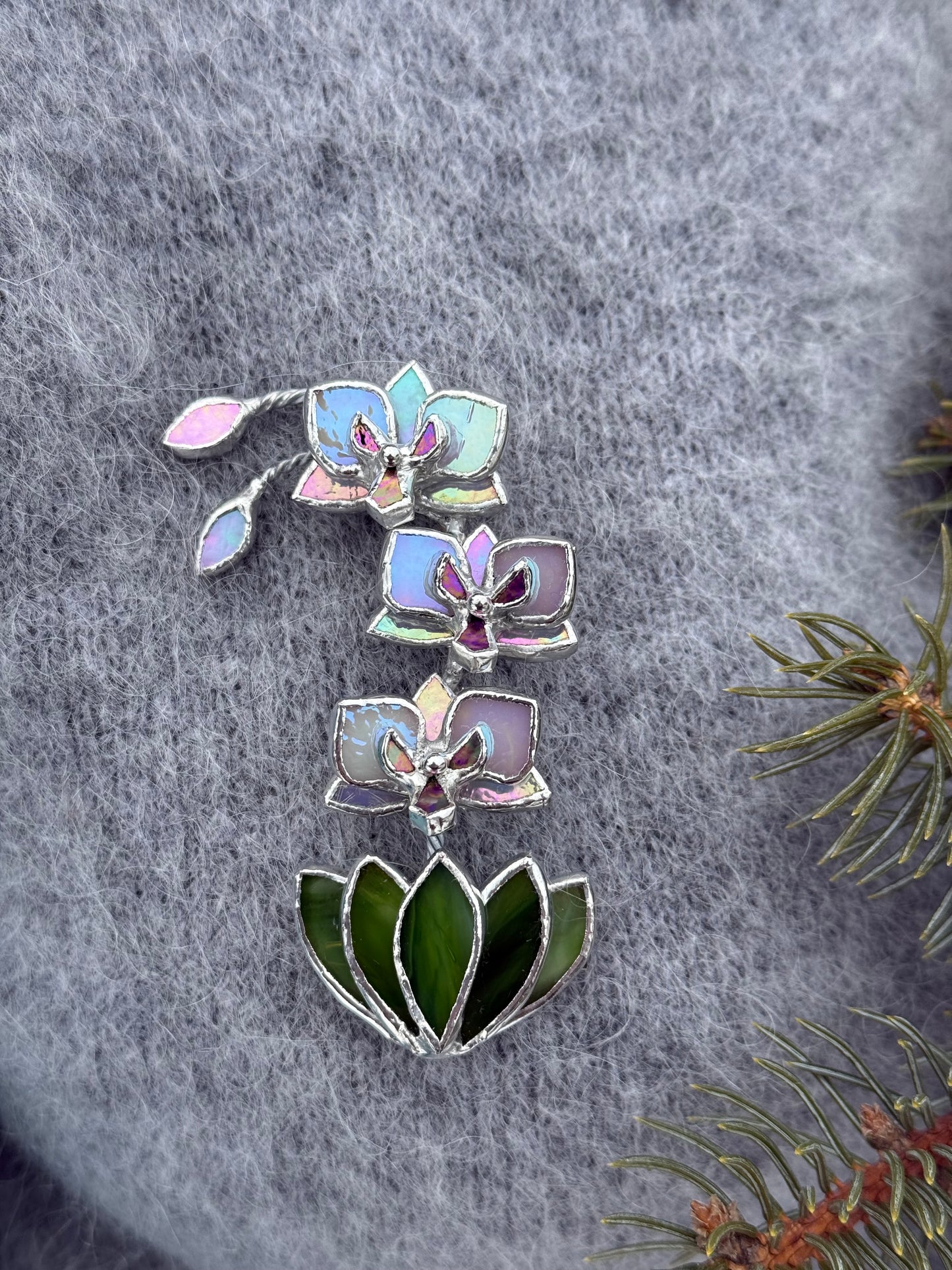 " . Brooch Orchid White Pearl iridescent” Stained glass tropical flower 3D