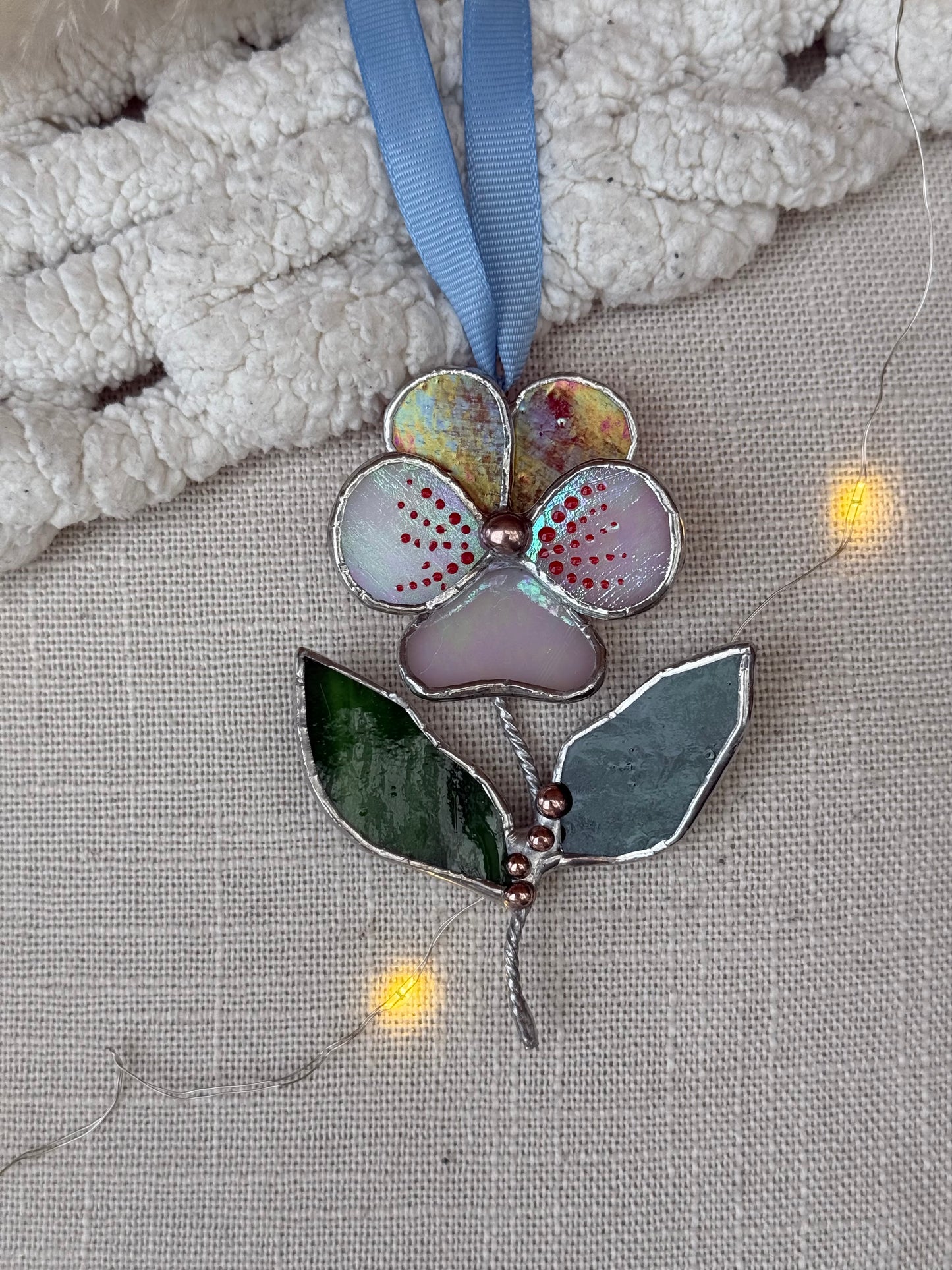 " . Pansy flower with leaves Red & white irid , Stained glass Decorative ORNAMENT, Christmas decoration, Suncatcher