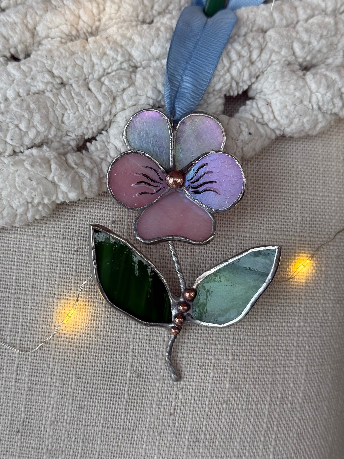 " . Pansy flower with leaves Lavender irid & pink irid , Stained glass Decorative ORNAMENT, Christmas decoration, Suncatcher