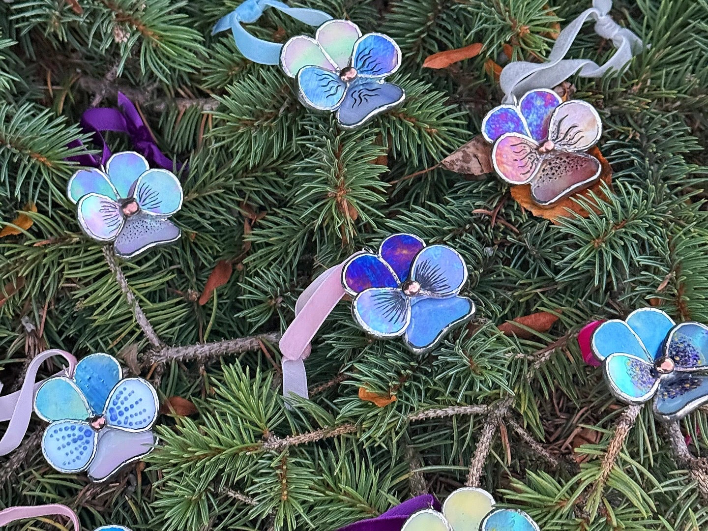 " .  CHOOSE COLOR Decorative ORNAMENT Stained glass Pansy flower, Christmas decoration, Suncatcher